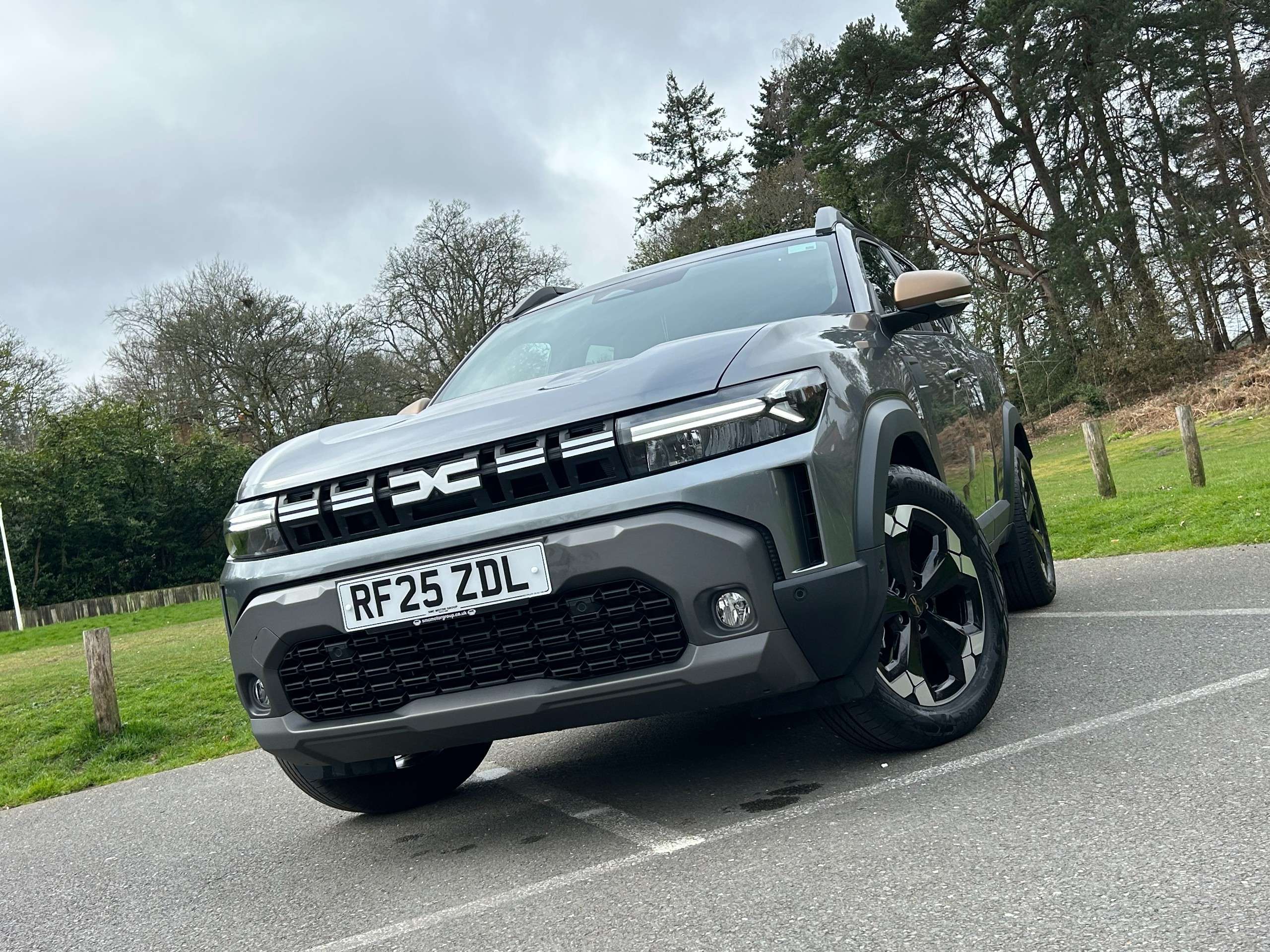 A 2025 DACIA DUSTER 1.6 Hybrid EXTREME SUV 5dr Petrol Hybrid Auto Euro 6 (s/s) (140 ps) A 2025 DACIA DUSTER 1.6 Hybrid EXTREME SUV 5dr Petrol Hybrid Auto Euro 6 (s/s) (140 ps)