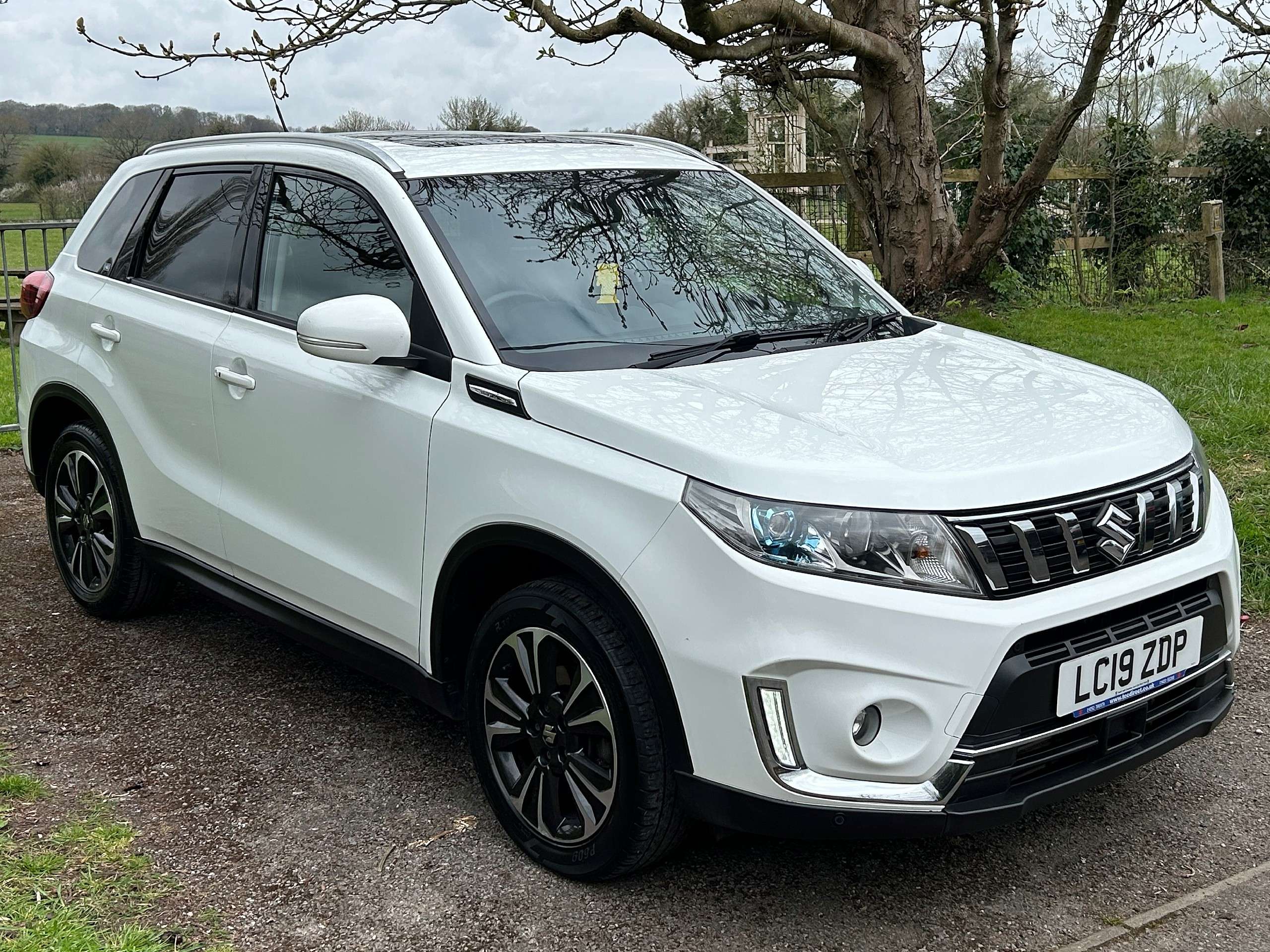 A 2019 SUZUKI VITARA 1.4 Boosterjet SZ5 SUV 5dr Petrol Manual ALLGRIP Euro 6 (s/s) (140 ps) A 2019 SUZUKI VITARA 1.4 Boosterjet SZ5 SUV 5dr Petrol Manual ALLGRIP Euro 6 (s/s) (140 ps)