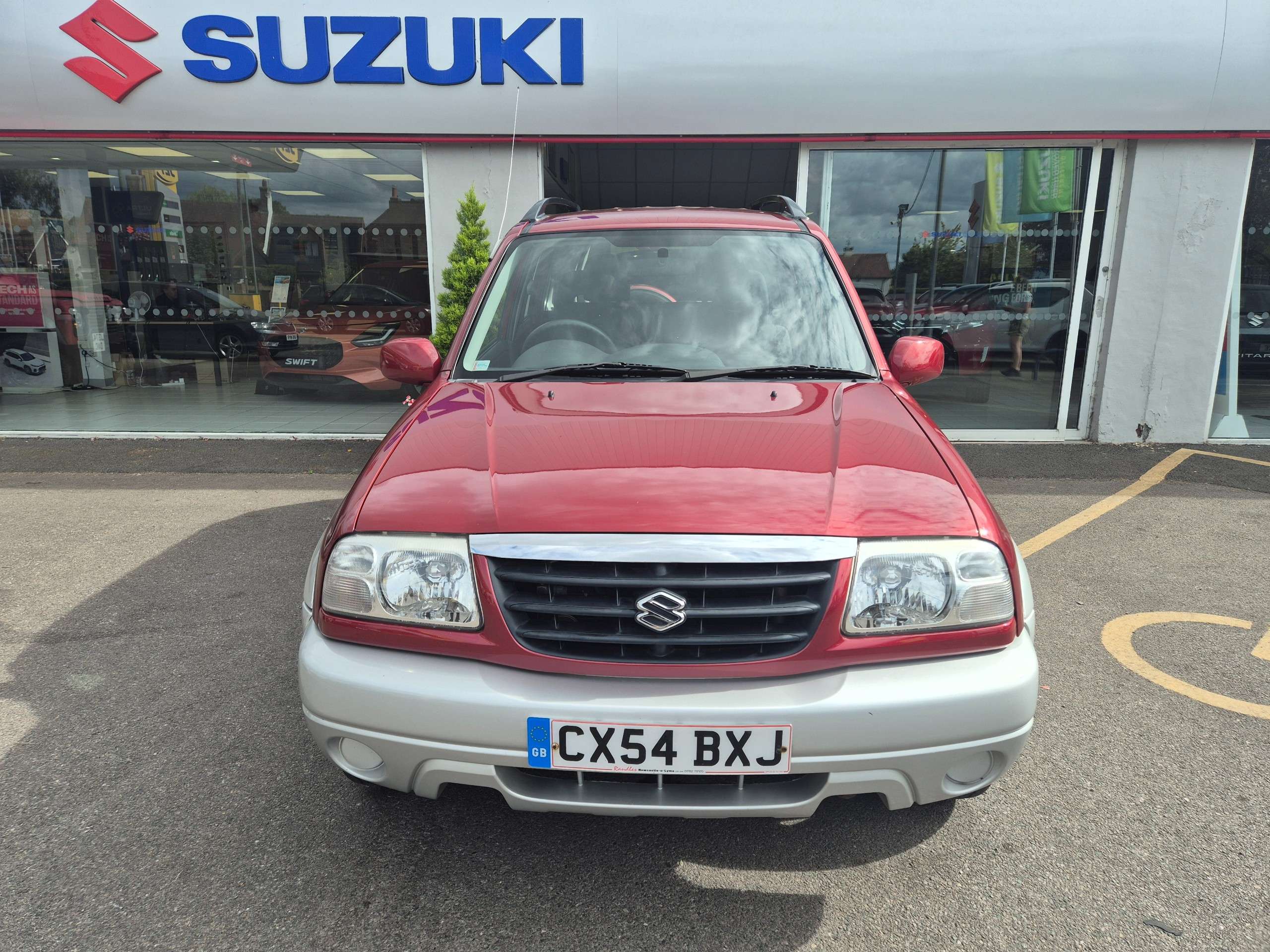 A 2004 SUZUKI GRAND VITARA 2.0 16v Estate 5dr Petrol Manual (230 g/km, 126 bhp) A 2004 SUZUKI GRAND VITARA 2.0 16v Estate 5dr Petrol Manual (230 g/km, 126 bhp)
