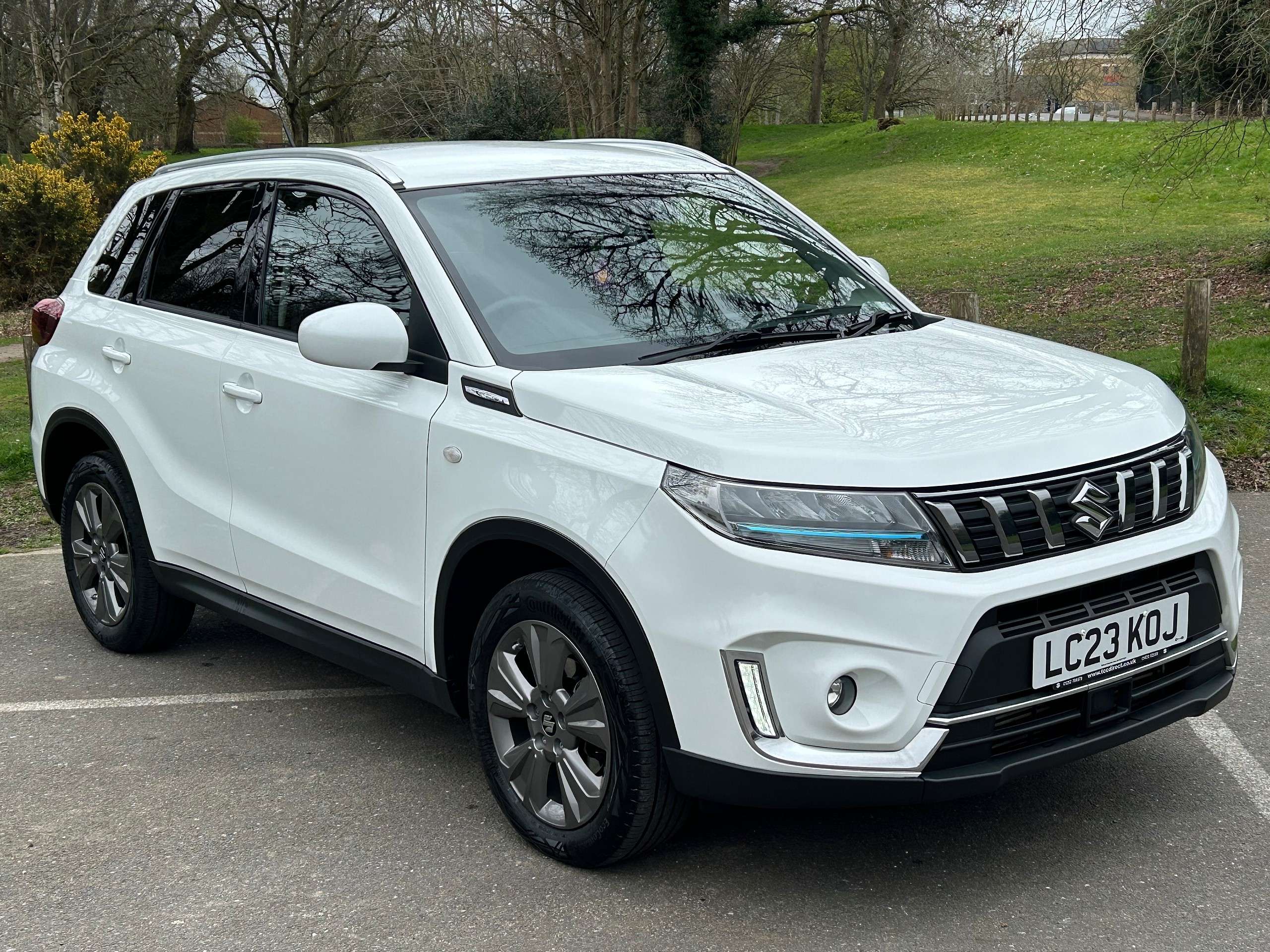 A 2023 SUZUKI VITARA 1.4 Boosterjet MHEV SZ-T SUV 5dr Petrol Hybrid Manual Euro 6 (s/s) (129 ps) A 2023 SUZUKI VITARA 1.4 Boosterjet MHEV SZ-T SUV 5dr Petrol Hybrid Manual Euro 6 (s/s) (129 ps)