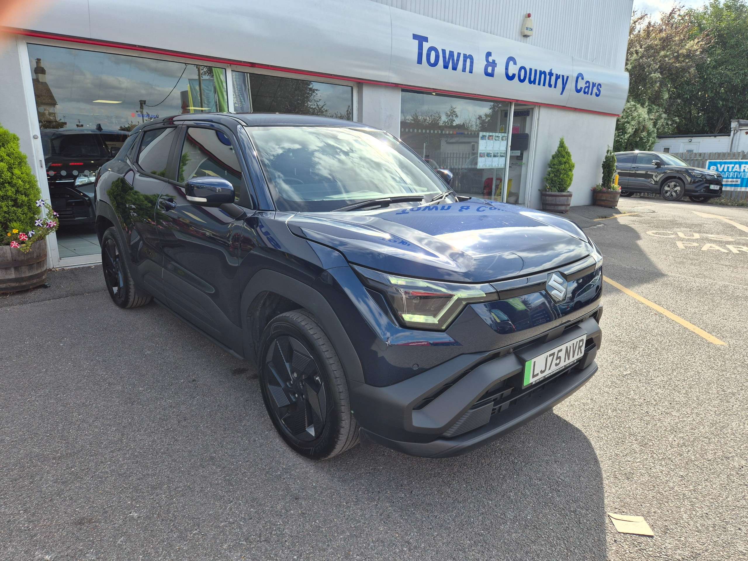 A 2026 SUZUKI E VITARA 61kWh Motion SUV 5dr Electric Auto (174 ps) A 2026 SUZUKI E VITARA 61kWh Motion SUV 5dr Electric Auto (174 ps)