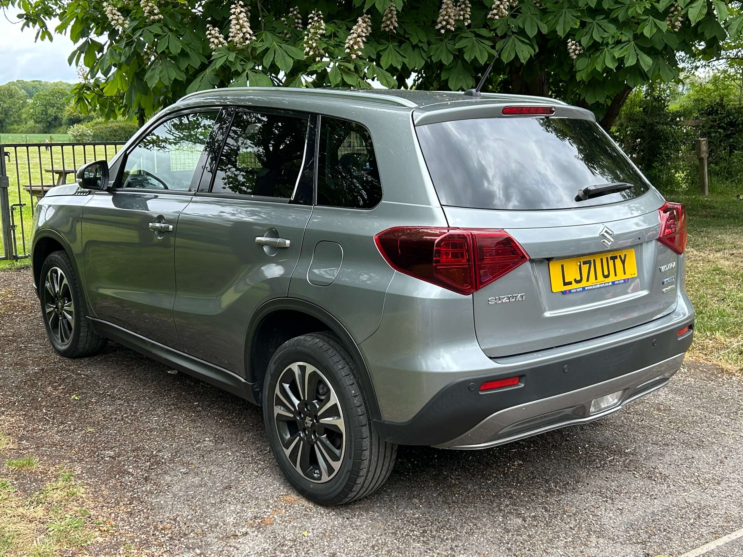 A 2021 SUZUKI VITARA 1.4 Boosterjet MHEV SZ5 SUV 5dr Petrol Hybrid Manual ALLGRIP Euro 6 (s/s) (129 ps) A 2021 SUZUKI VITARA 1.4 Boosterjet MHEV SZ5 SUV 5dr Petrol Hybrid Manual ALLGRIP Euro 6 (s/s) (129 ps)