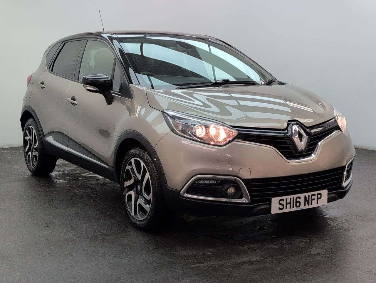 A 2016 RENAULT CAPTUR 1.5 dCi ENERGY Dynamique S Nav SUV 5dr Diesel Manual Euro 6 (s/s) (90 ps) P A 2016 RENAULT CAPTUR 1.5 dCi ENERGY Dynamique S Nav SUV 5dr Diesel Manual Euro 6 (s/s) (90 ps) P