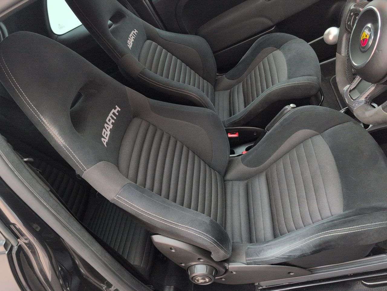 2022 ABARTH 595 2022 ABARTH 595