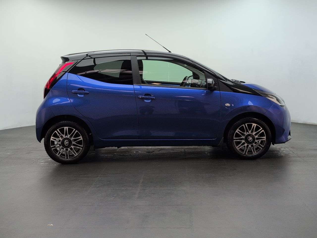 2021 TOYOTA AYGO 2021 TOYOTA AYGO