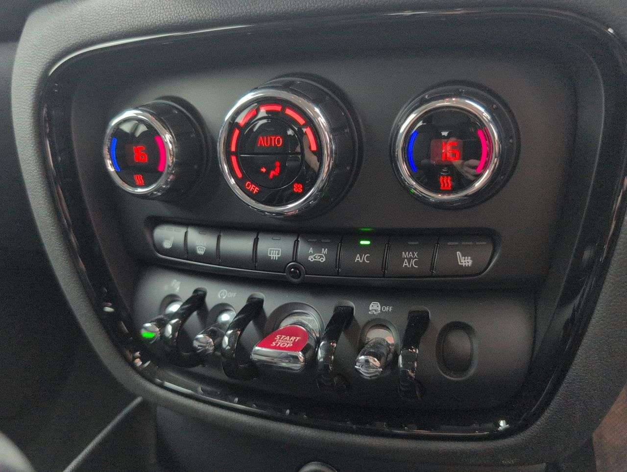 2019 MINI CLUBMAN 2019 MINI CLUBMAN