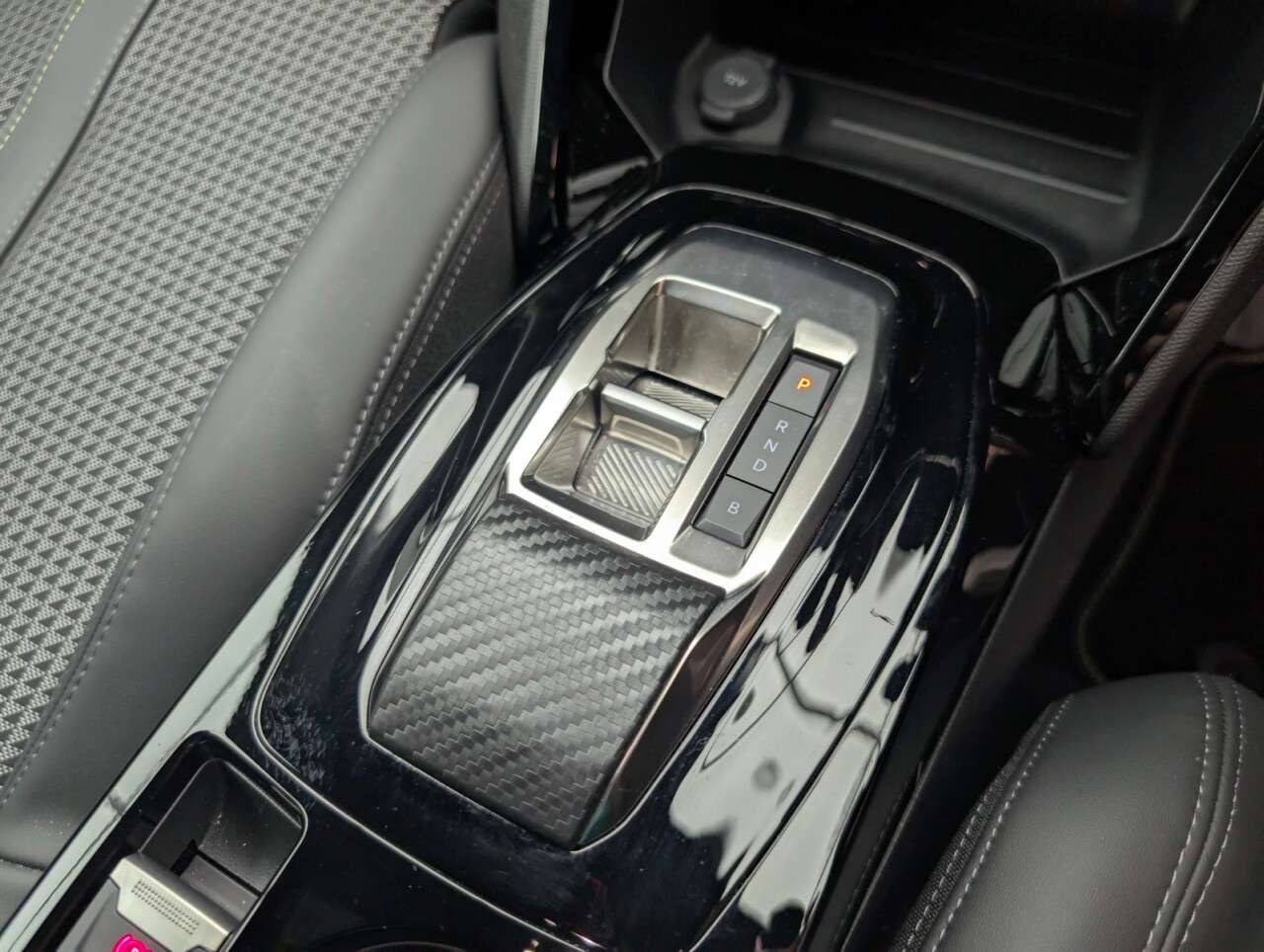 2023 PEUGEOT E-2008 2023 PEUGEOT E-2008