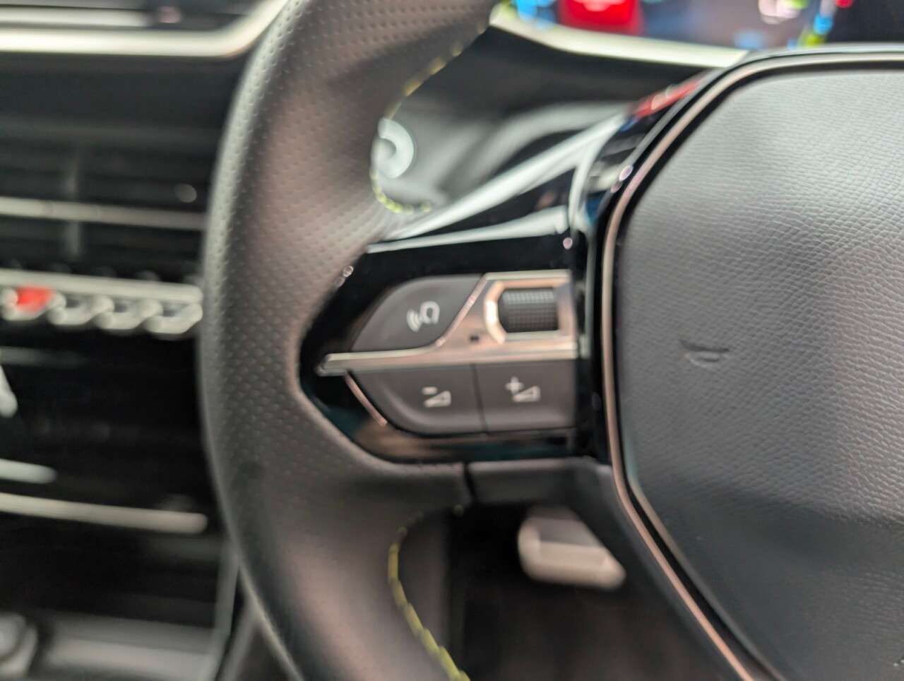 2023 PEUGEOT E-2008 2023 PEUGEOT E-2008