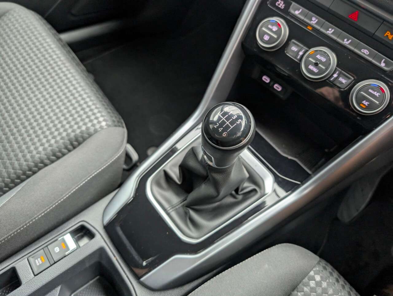 2021 VOLKSWAGEN T-ROC 2021 VOLKSWAGEN T-ROC