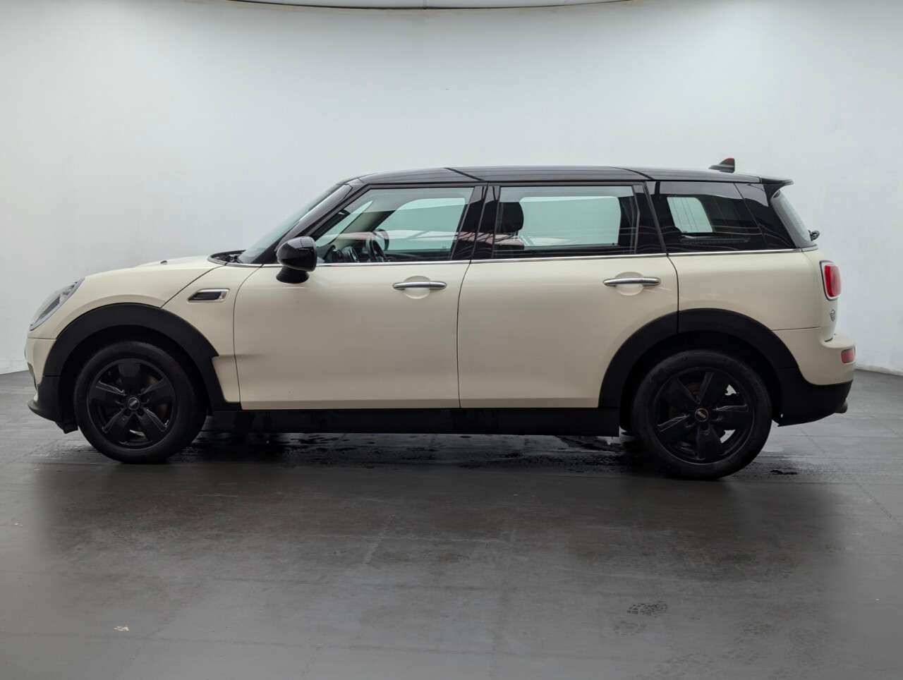 2018 MINI CLUBMAN 2018 MINI CLUBMAN