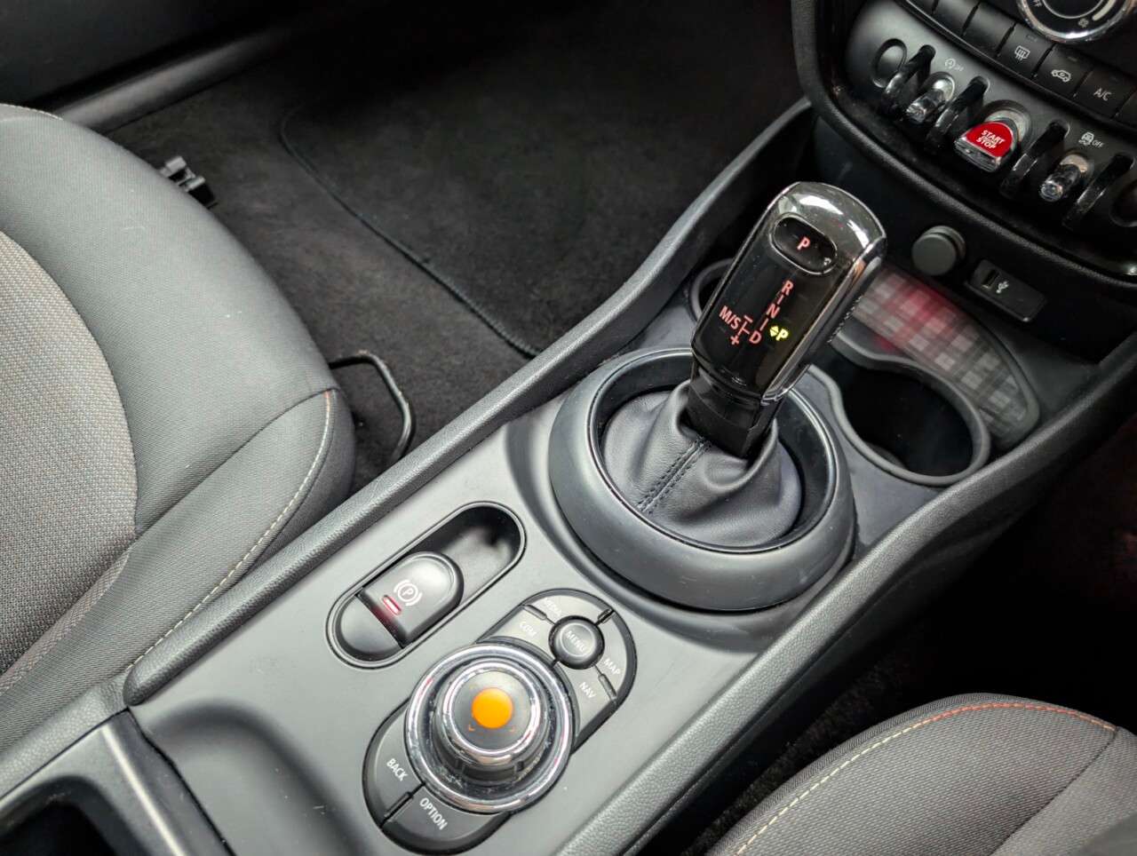 2018 MINI CLUBMAN 2018 MINI CLUBMAN