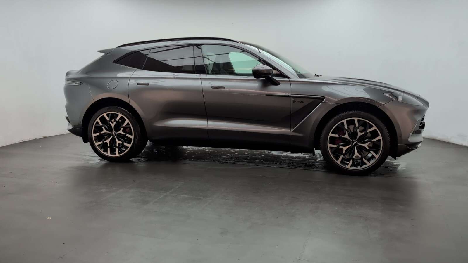 2020 ASTON MARTIN DBX 2020 ASTON MARTIN DBX