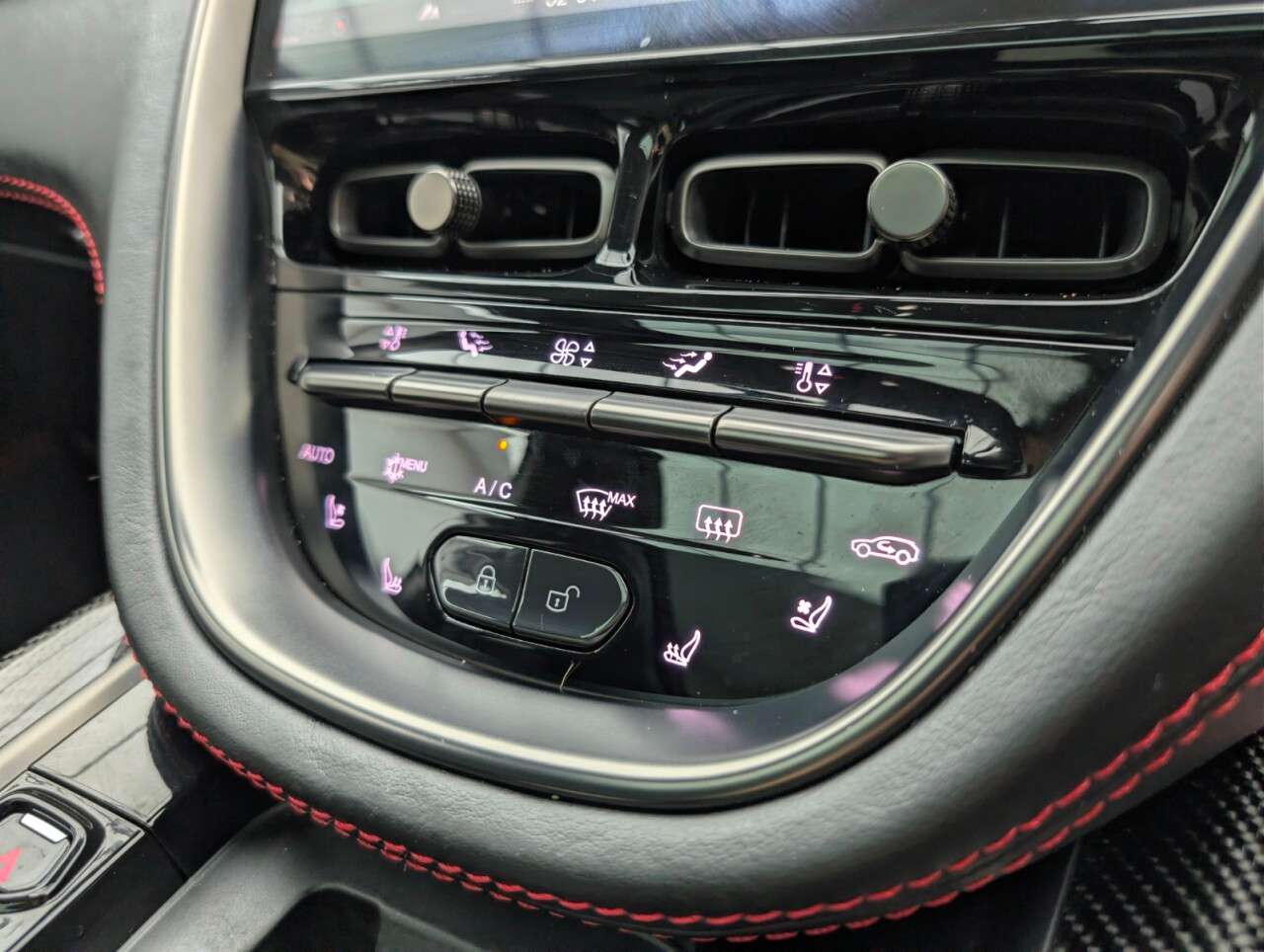 2020 ASTON MARTIN DBX 2020 ASTON MARTIN DBX