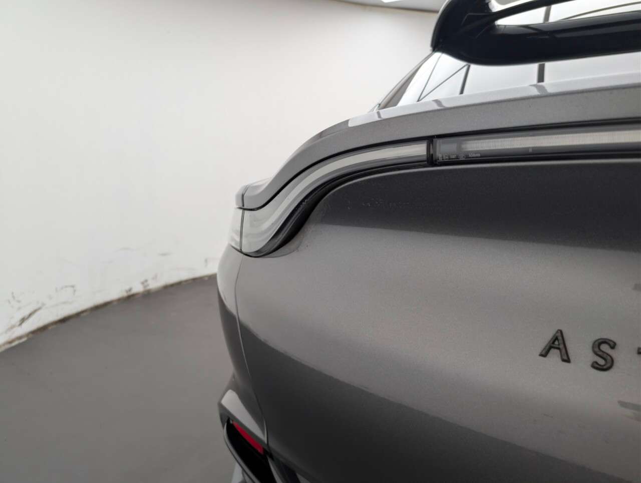 2020 ASTON MARTIN DBX 2020 ASTON MARTIN DBX