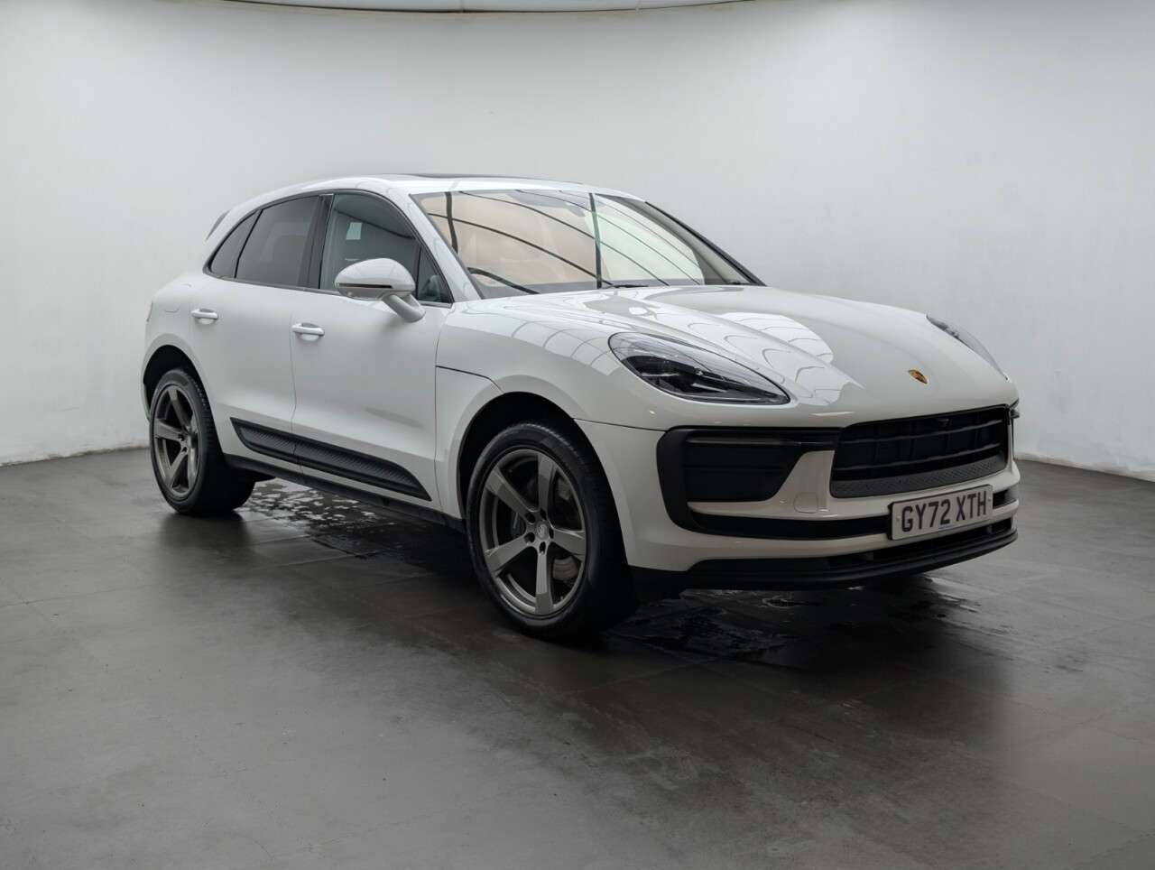 A 2022 PORSCHE MACAN 2.0T SUV 5dr Petrol PDK 4WD Euro 6 (s/s) (265 ps) - HEATED SEATS + CLIMATE A 2022 PORSCHE MACAN 2.0T SUV 5dr Petrol PDK 4WD Euro 6 (s/s) (265 ps) - HEATED SEATS + CLIMATE