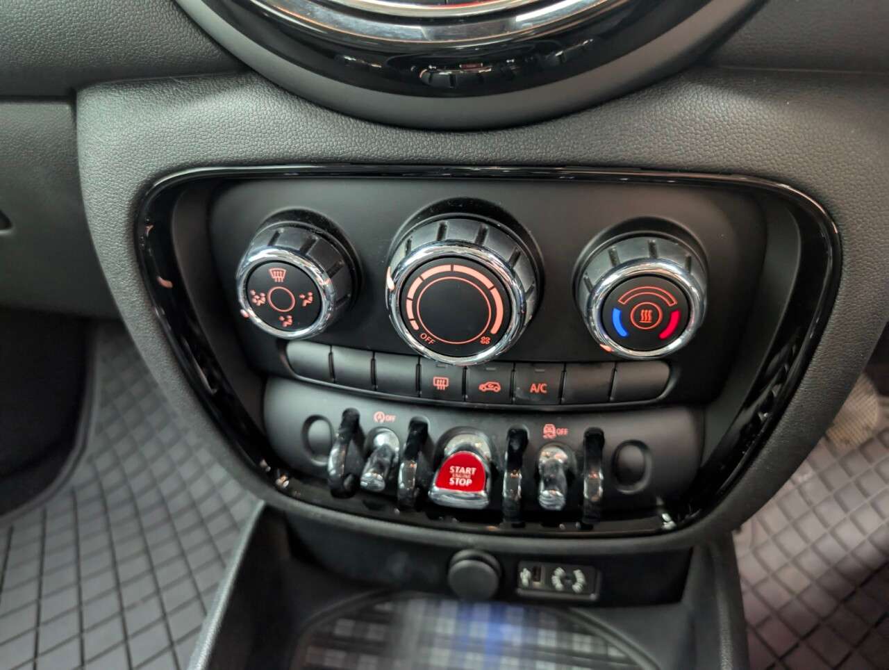 2019 MINI CLUBMAN 2019 MINI CLUBMAN