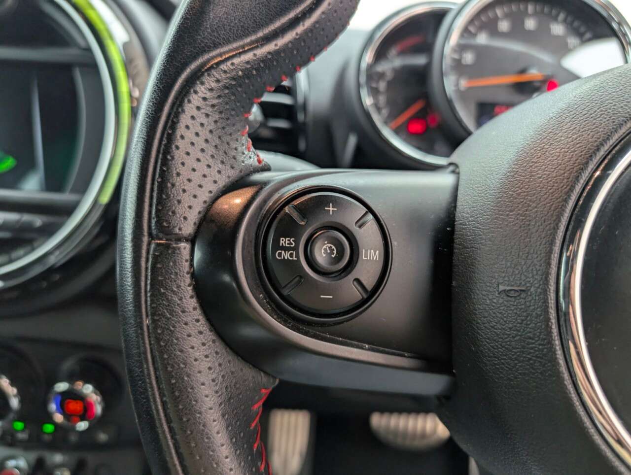 2018 MINI CLUBMAN 2018 MINI CLUBMAN