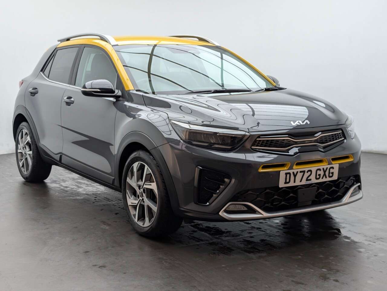 A 2022 KIA STONIC 1.0 T-GDi MHEV GT-Line S SUV 5dr Petrol Hybrid Manual Euro 6 (s/s) (118 bhp A 2022 KIA STONIC 1.0 T-GDi MHEV GT-Line S SUV 5dr Petrol Hybrid Manual Euro 6 (s/s) (118 bhp