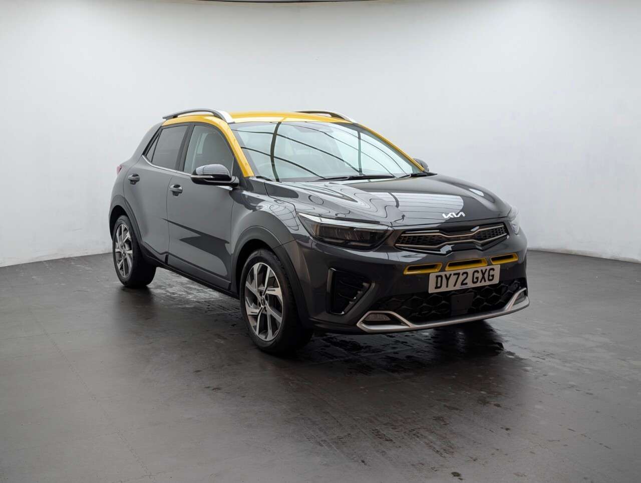 A 2022 KIA STONIC 1.0 T-GDi MHEV GT-Line S SUV 5dr Petrol Hybrid Manual Euro 6 (s/s) (118 bhp A 2022 KIA STONIC 1.0 T-GDi MHEV GT-Line S SUV 5dr Petrol Hybrid Manual Euro 6 (s/s) (118 bhp