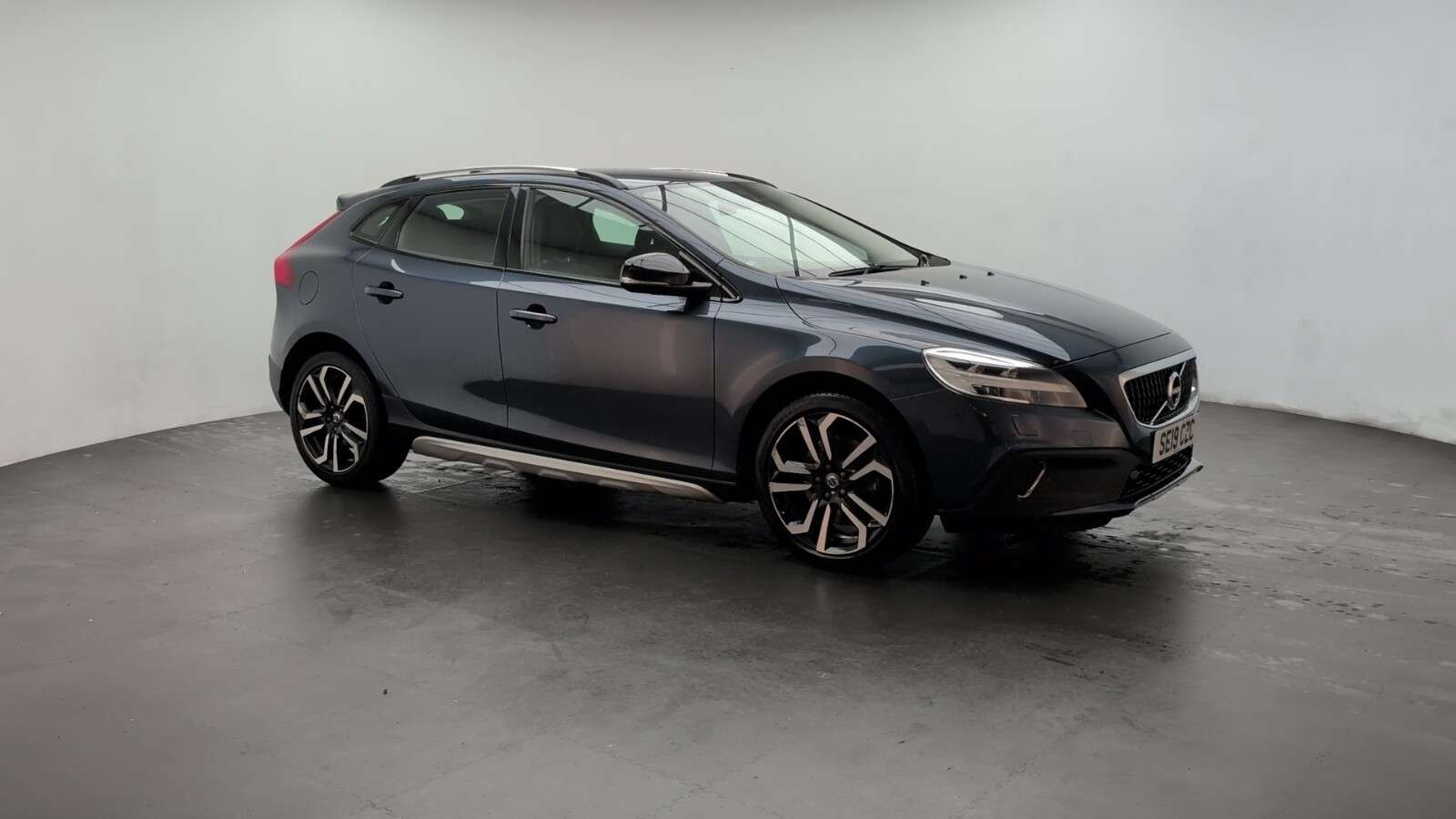 2019 VOLVO V40 CROSS COUNTRY 2019 VOLVO V40 CROSS COUNTRY