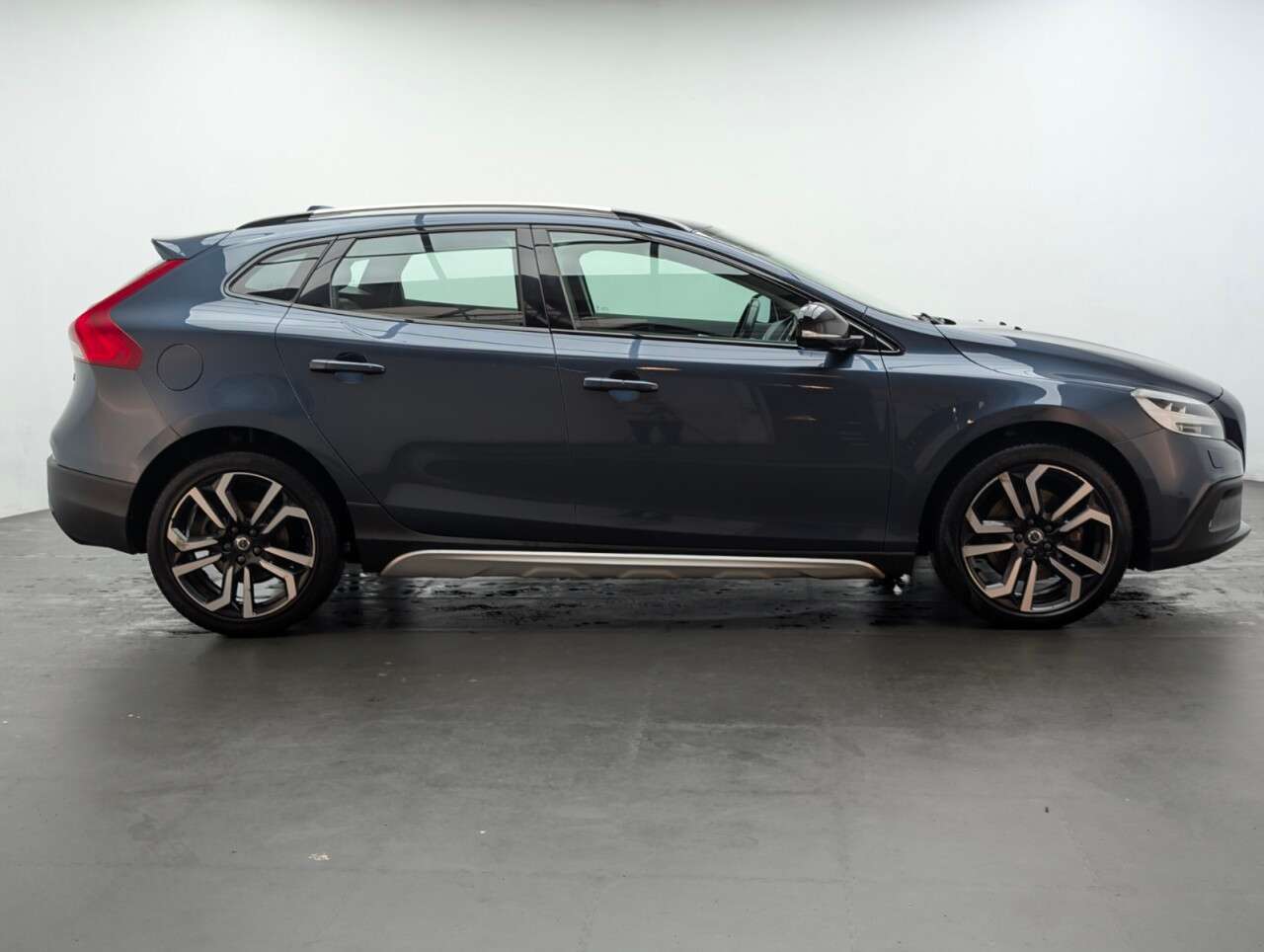 2019 VOLVO V40 CROSS COUNTRY 2019 VOLVO V40 CROSS COUNTRY