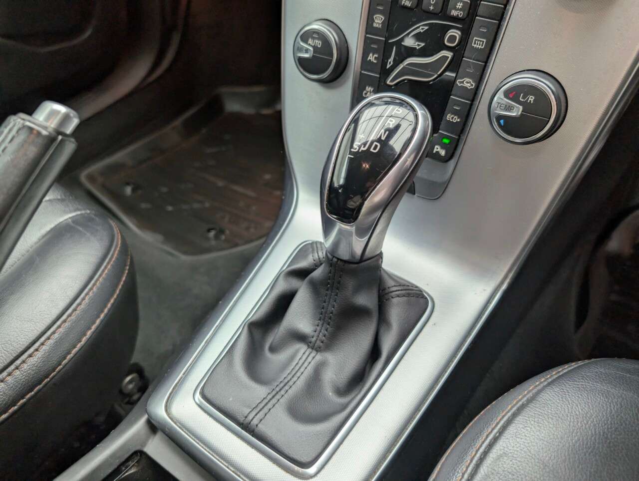 2019 VOLVO V40 CROSS COUNTRY 2019 VOLVO V40 CROSS COUNTRY