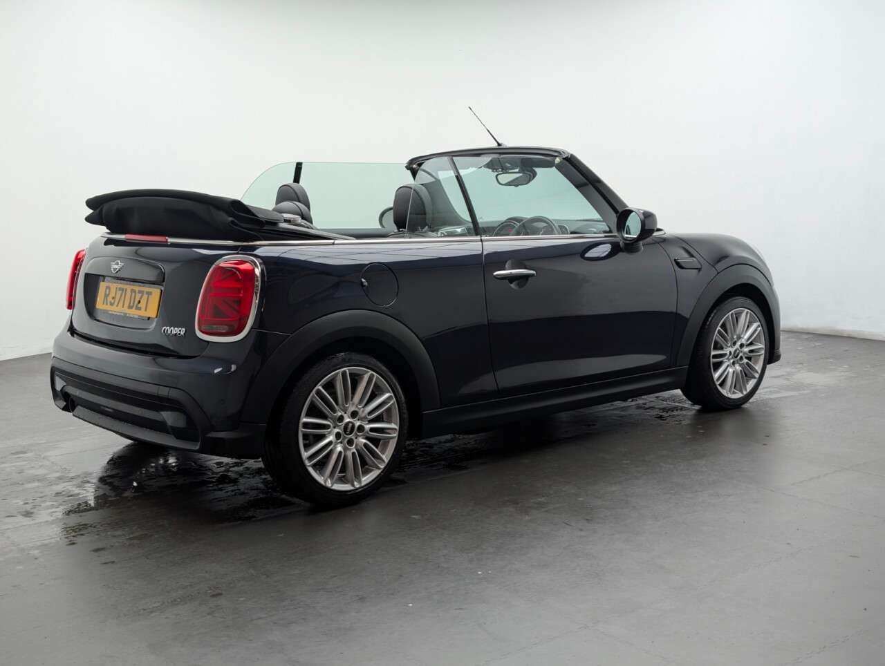 2021 MINI CONVERTIBLE 2021 MINI CONVERTIBLE