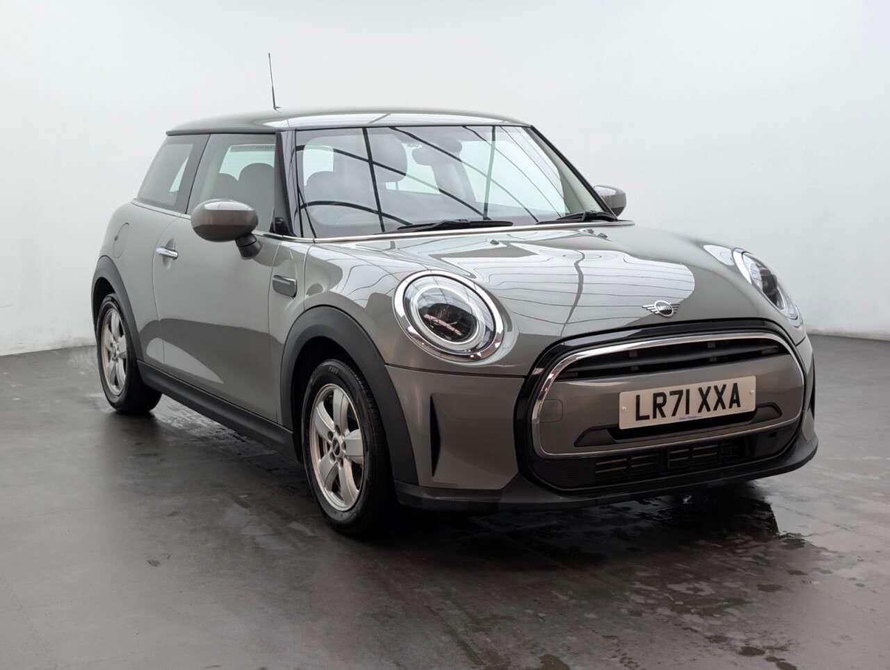 A 2021 MINI HATCH 1.5 Cooper Classic Hatchback 3dr Petrol Manual Euro 6 (s/s) (136 ps) APPLE A 2021 MINI HATCH 1.5 Cooper Classic Hatchback 3dr Petrol Manual Euro 6 (s/s) (136 ps) APPLE