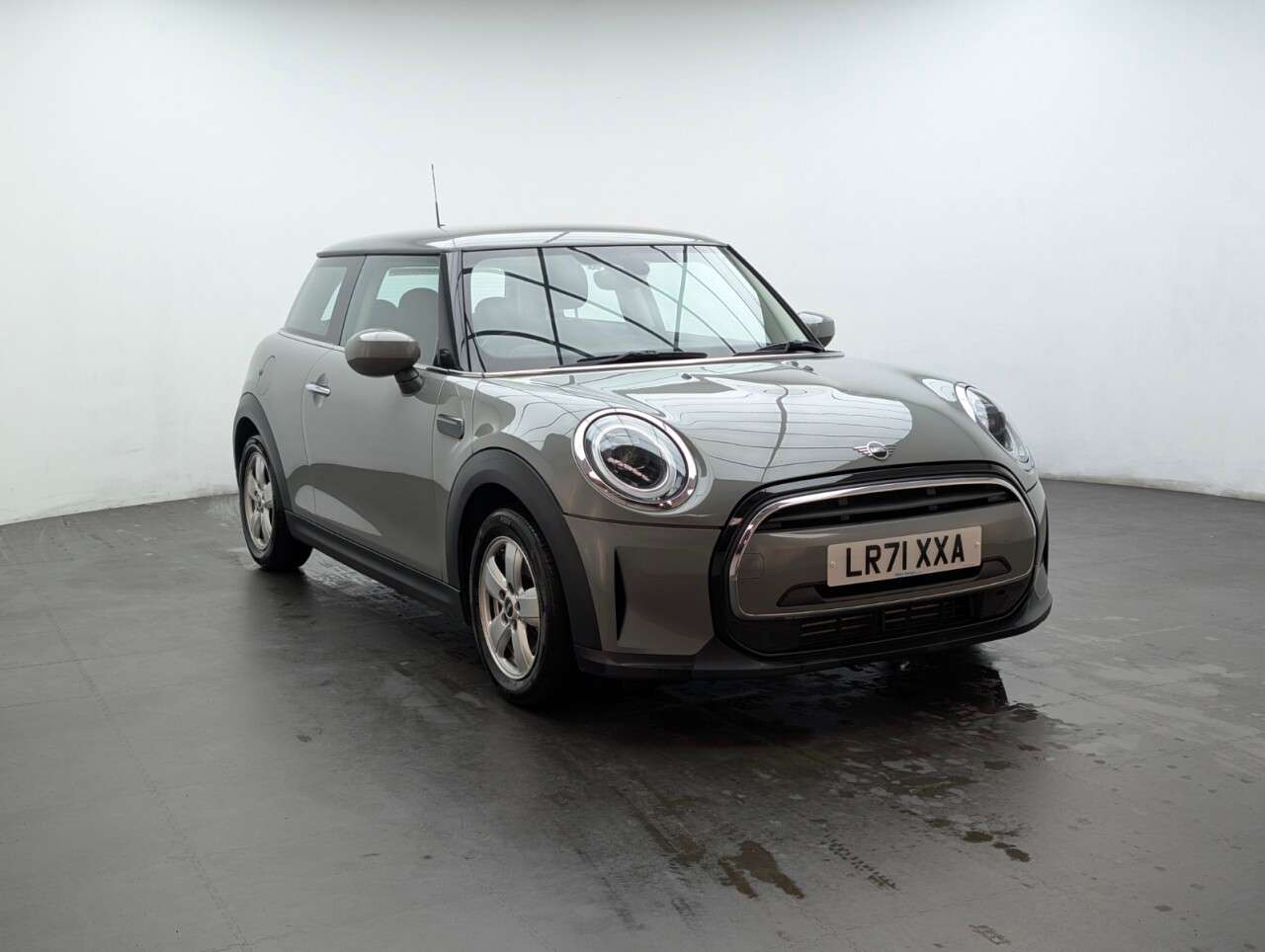 A 2021 MINI HATCH 1.5 Cooper Classic Hatchback 3dr Petrol Manual Euro 6 (s/s) (136 ps) APPLE A 2021 MINI HATCH 1.5 Cooper Classic Hatchback 3dr Petrol Manual Euro 6 (s/s) (136 ps) APPLE