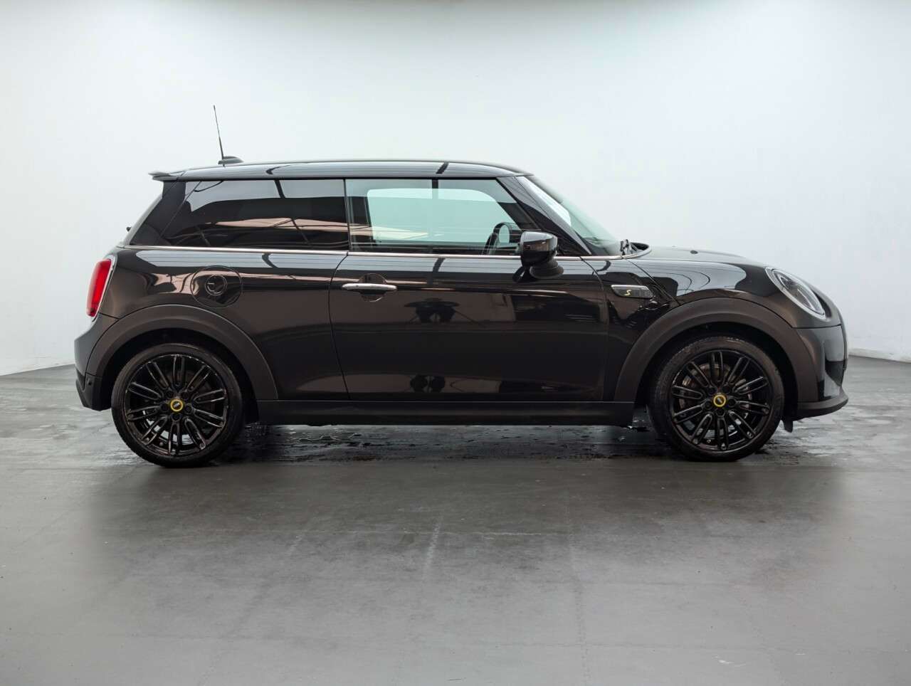 2021 MINI ELECTRIC HATCH 2021 MINI ELECTRIC HATCH