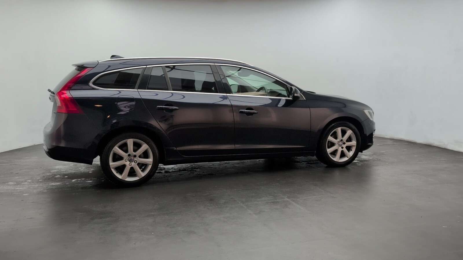 2016 VOLVO V60 2016 VOLVO V60