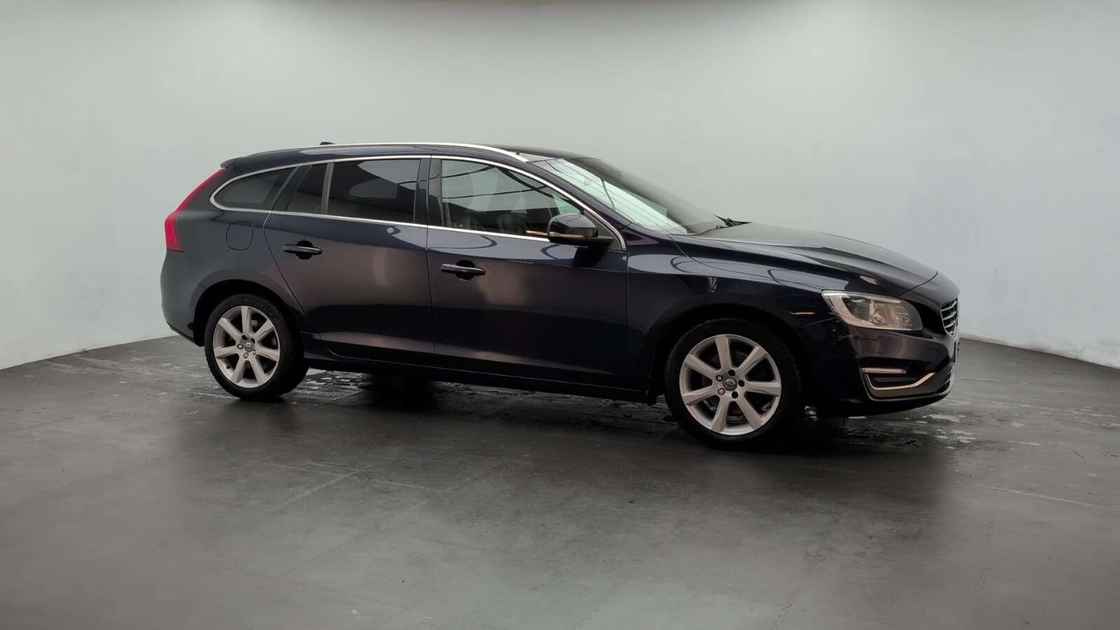 2016 VOLVO V60 2016 VOLVO V60
