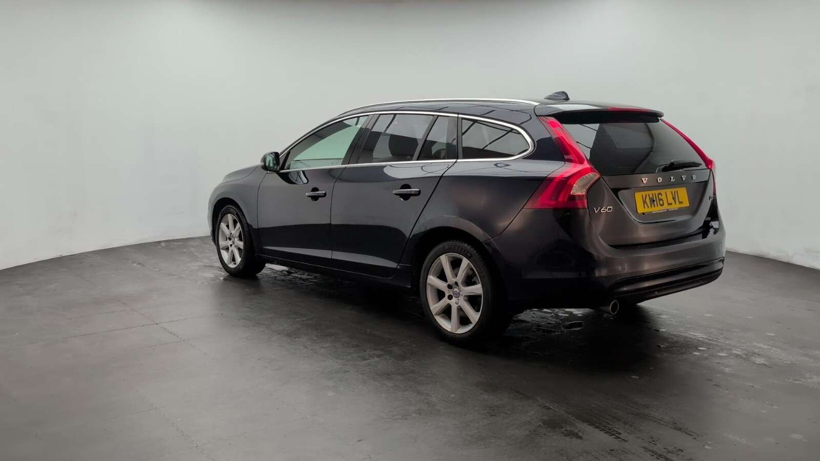 2016 VOLVO V60 2016 VOLVO V60