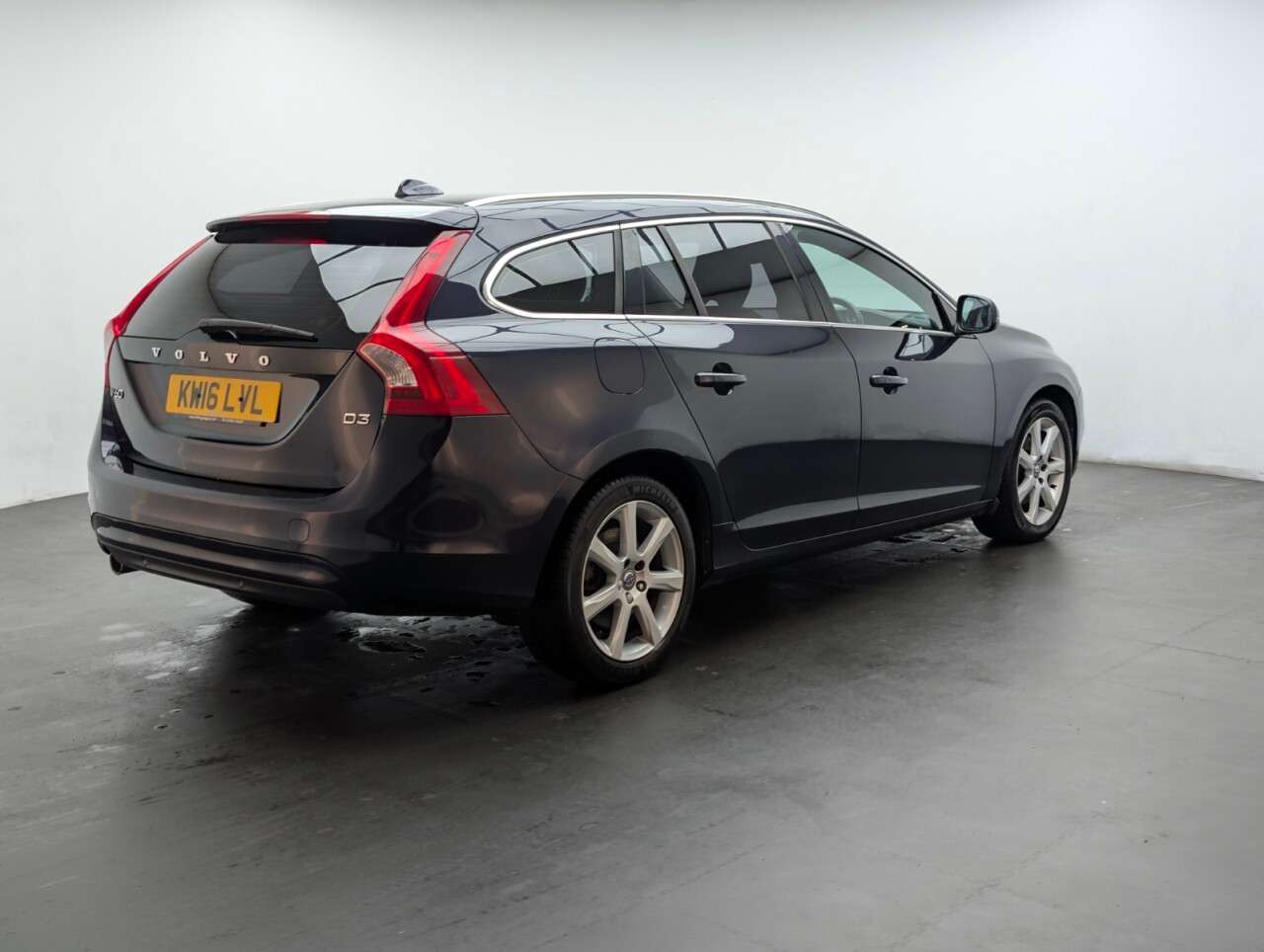 2016 VOLVO V60 2016 VOLVO V60