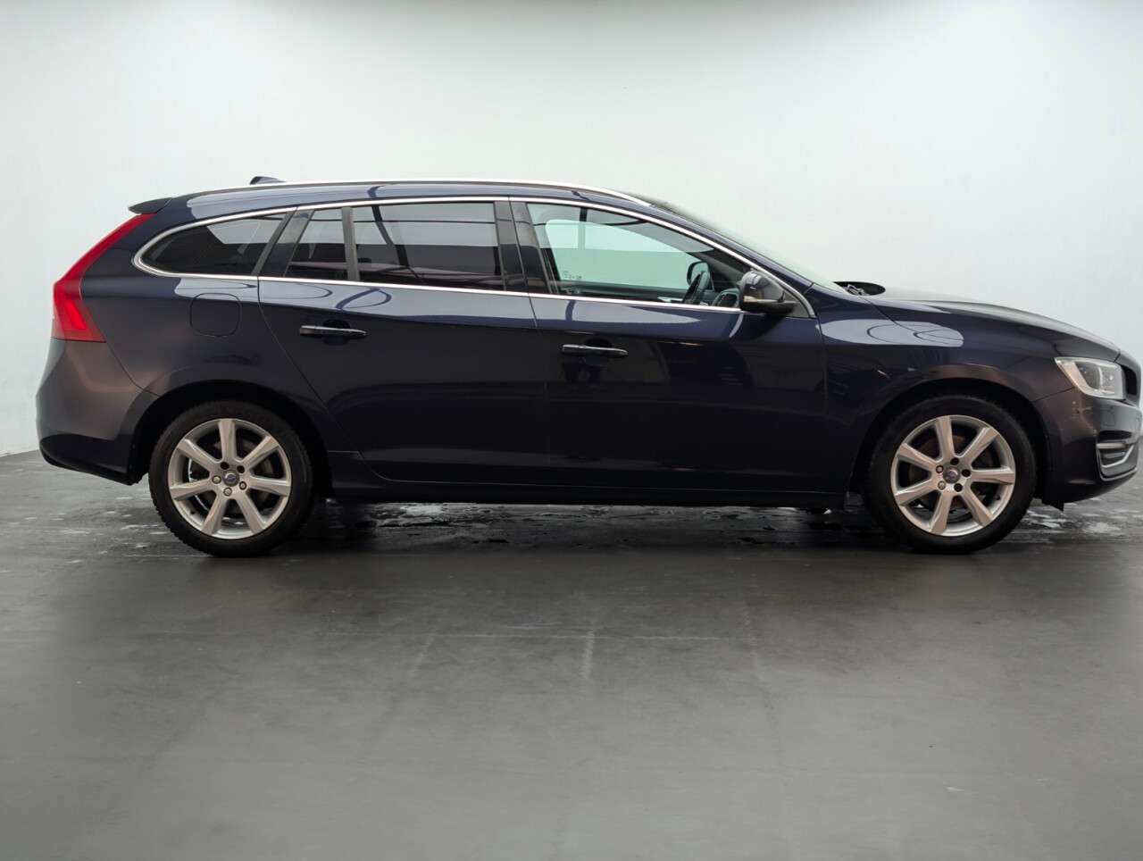 2016 VOLVO V60 2016 VOLVO V60