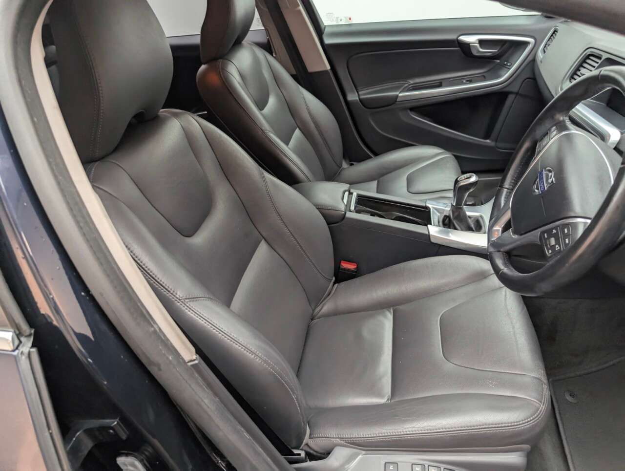 2016 VOLVO V60 2016 VOLVO V60