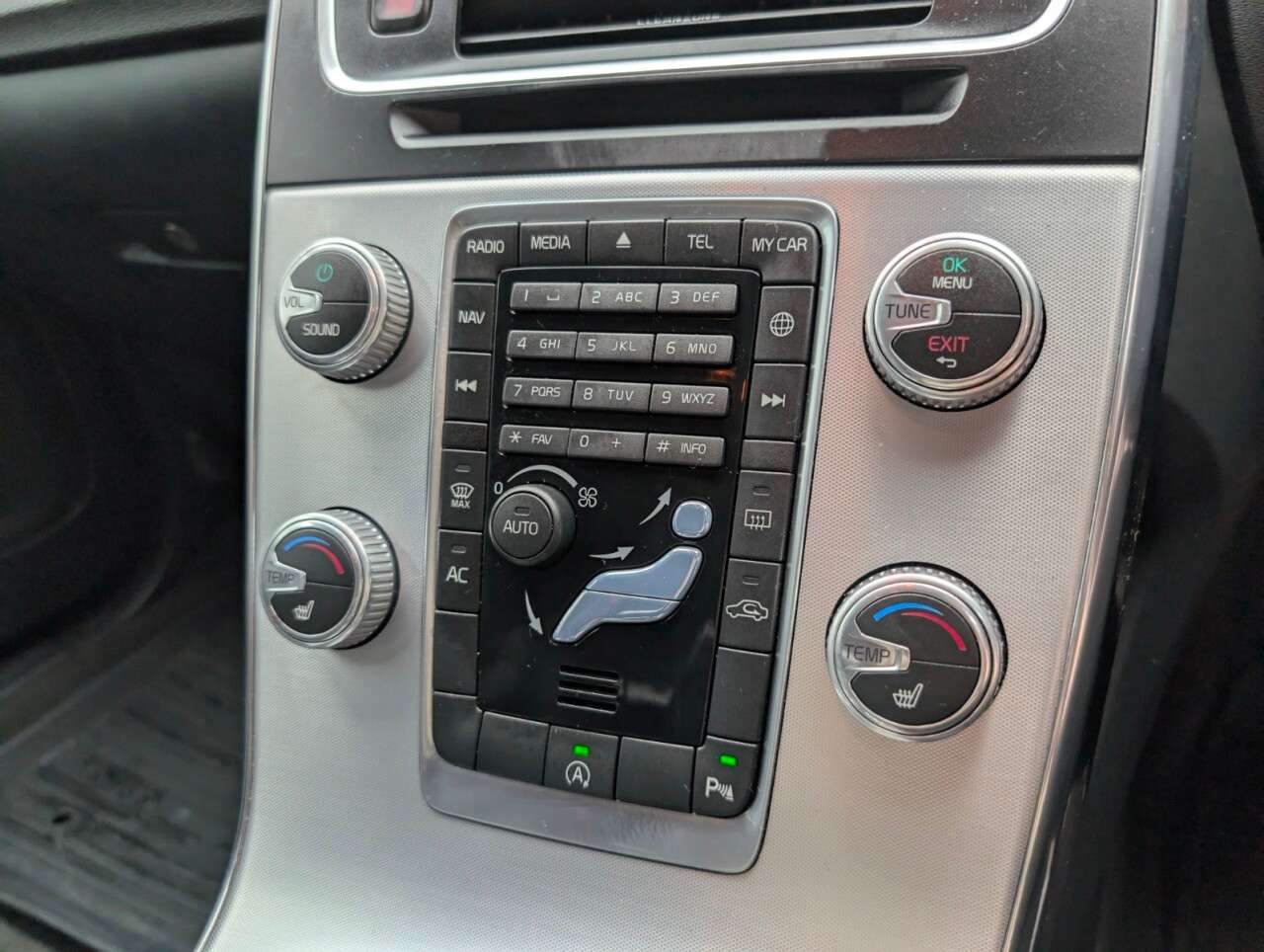 2016 VOLVO V60 2016 VOLVO V60