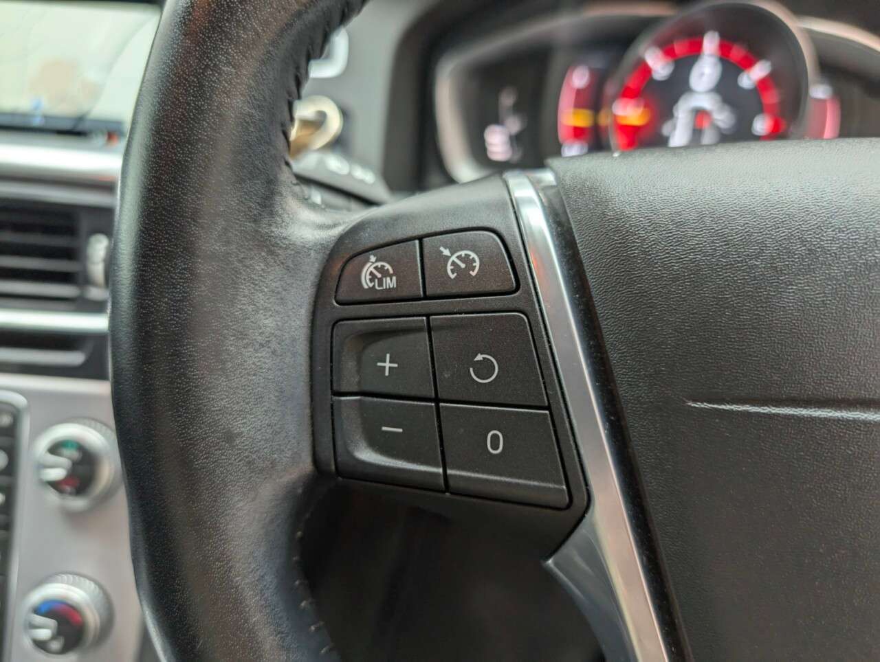 2016 VOLVO V60 2016 VOLVO V60