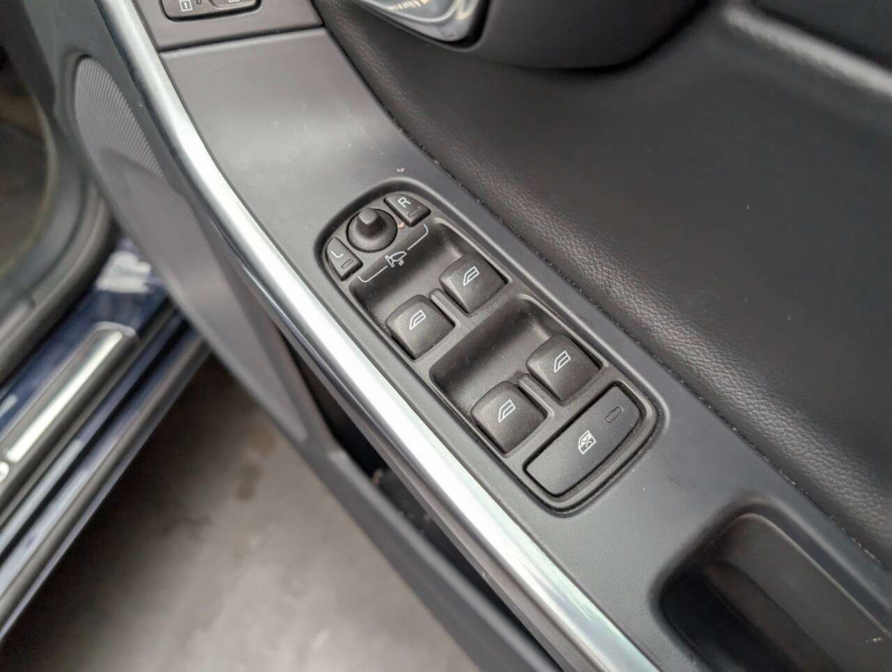 2016 VOLVO V60 2016 VOLVO V60