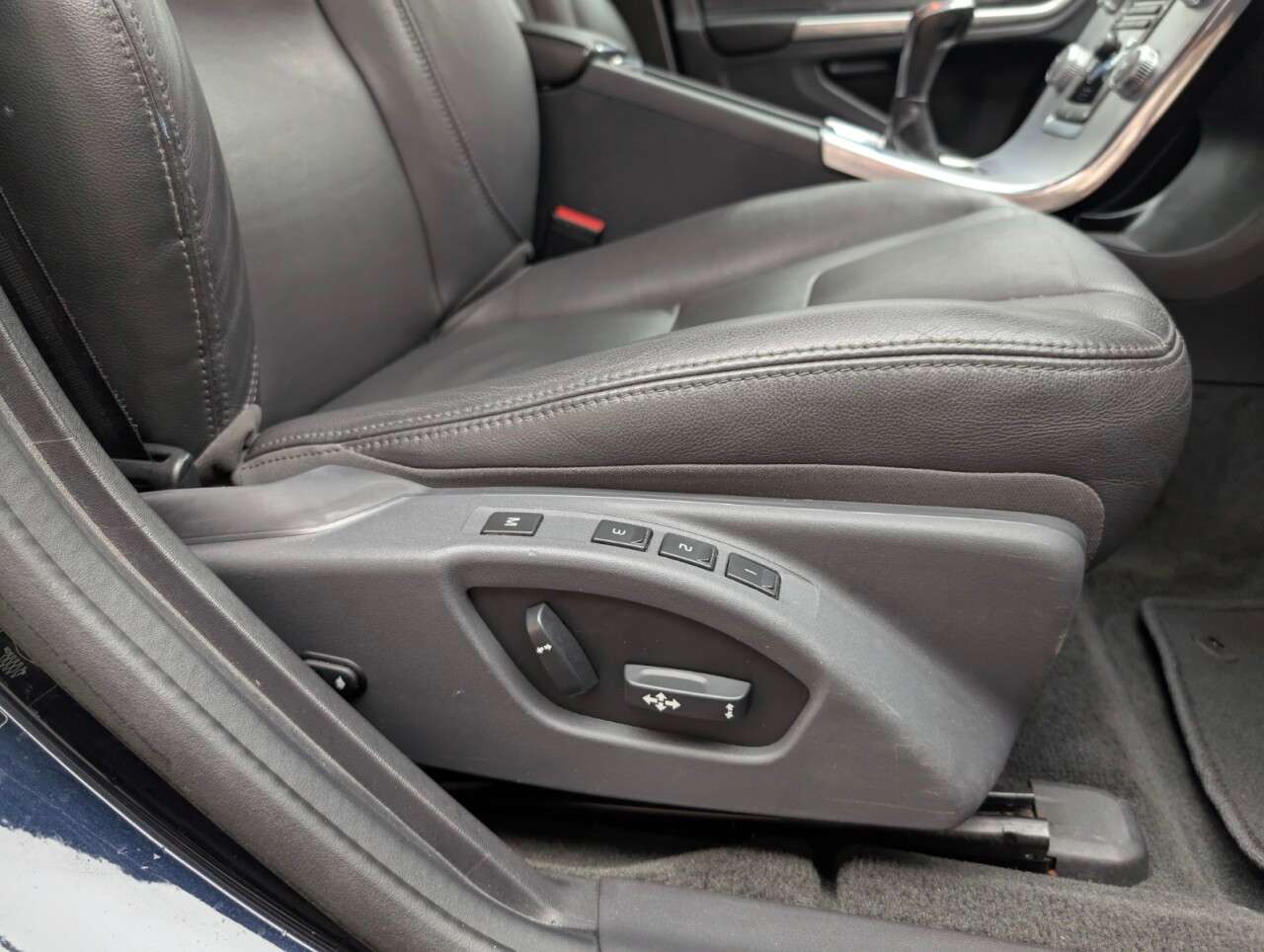 2016 VOLVO V60 2016 VOLVO V60