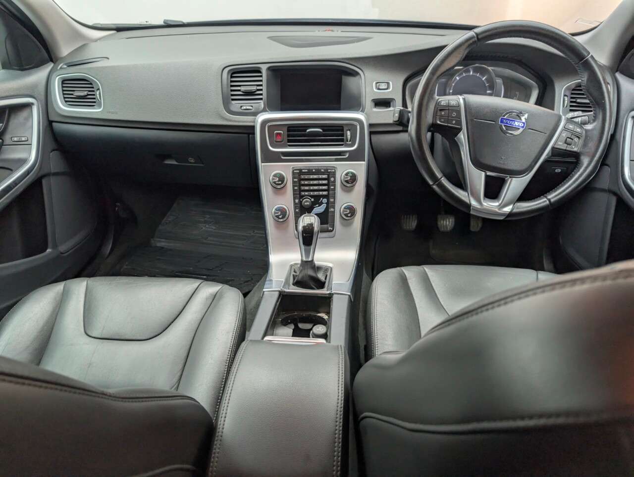 2016 VOLVO V60 2016 VOLVO V60