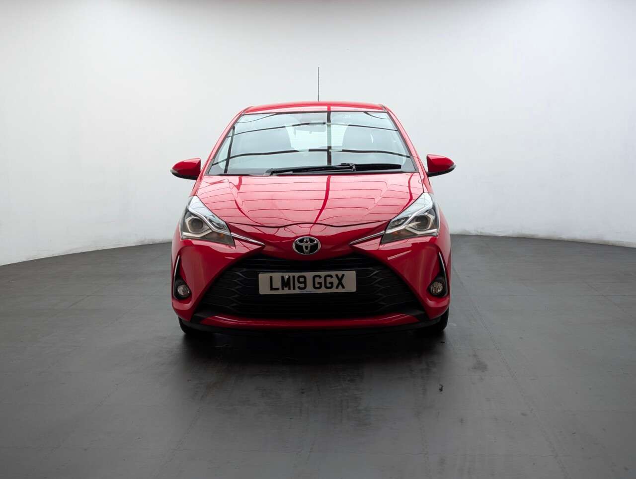 A 2019 TOYOTA YARIS 1.5 VVT-i Icon Tech Hatchback 5dr Petrol Manual Euro 6 (111 ps) - REVERSE C A 2019 TOYOTA YARIS 1.5 VVT-i Icon Tech Hatchback 5dr Petrol Manual Euro 6 (111 ps) - REVERSE C