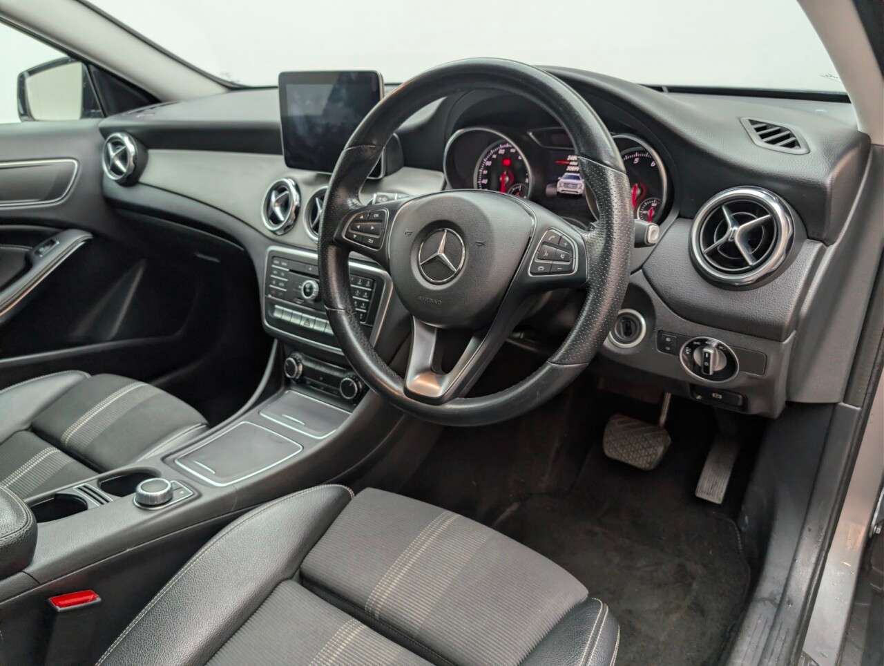 2019 MERCEDES-BENZ 180 2019 MERCEDES-BENZ 180
