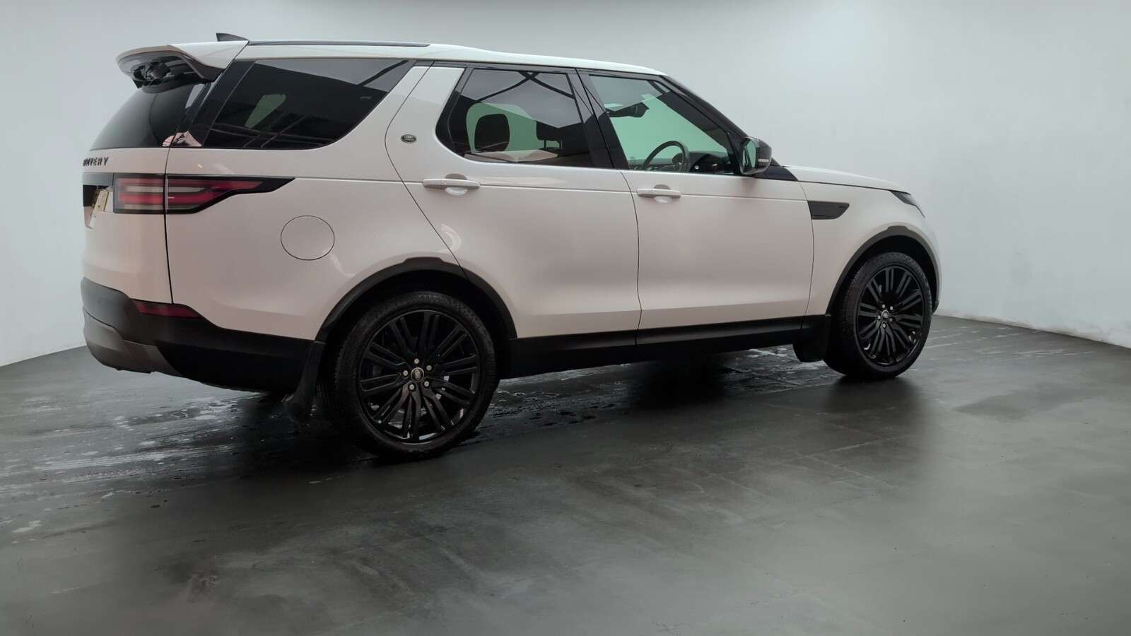 A 2018 LAND ROVER DISCOVERY 3.0 TD V6 HSE SUV 5dr Diesel Auto 4WD Euro 6 (s/s) (258 ps) - CRUISE CONTRO A 2018 LAND ROVER DISCOVERY 3.0 TD V6 HSE SUV 5dr Diesel Auto 4WD Euro 6 (s/s) (258 ps) - CRUISE CONTRO