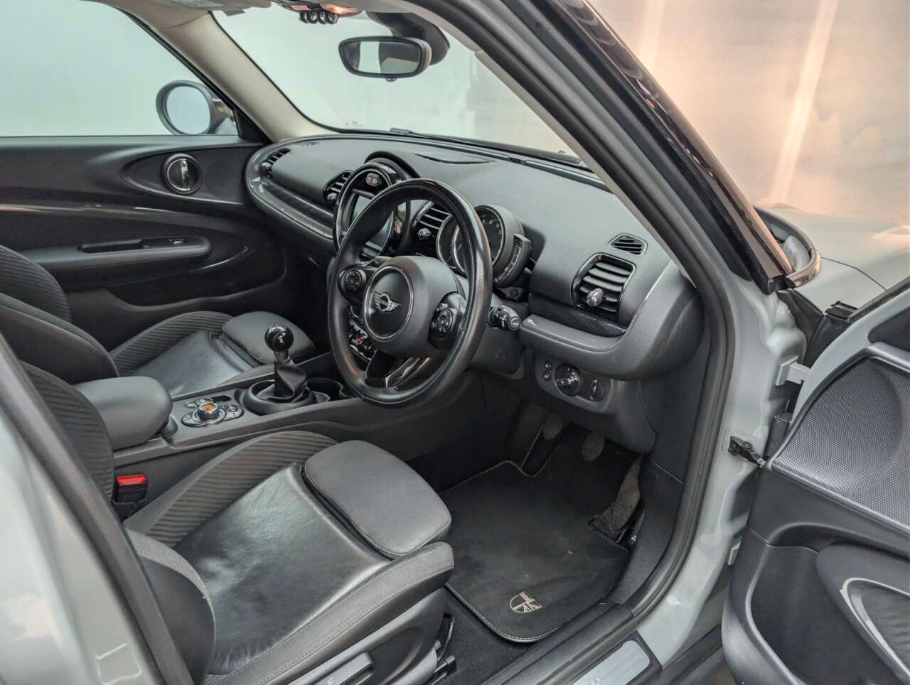2017 MINI CLUBMAN 2017 MINI CLUBMAN
