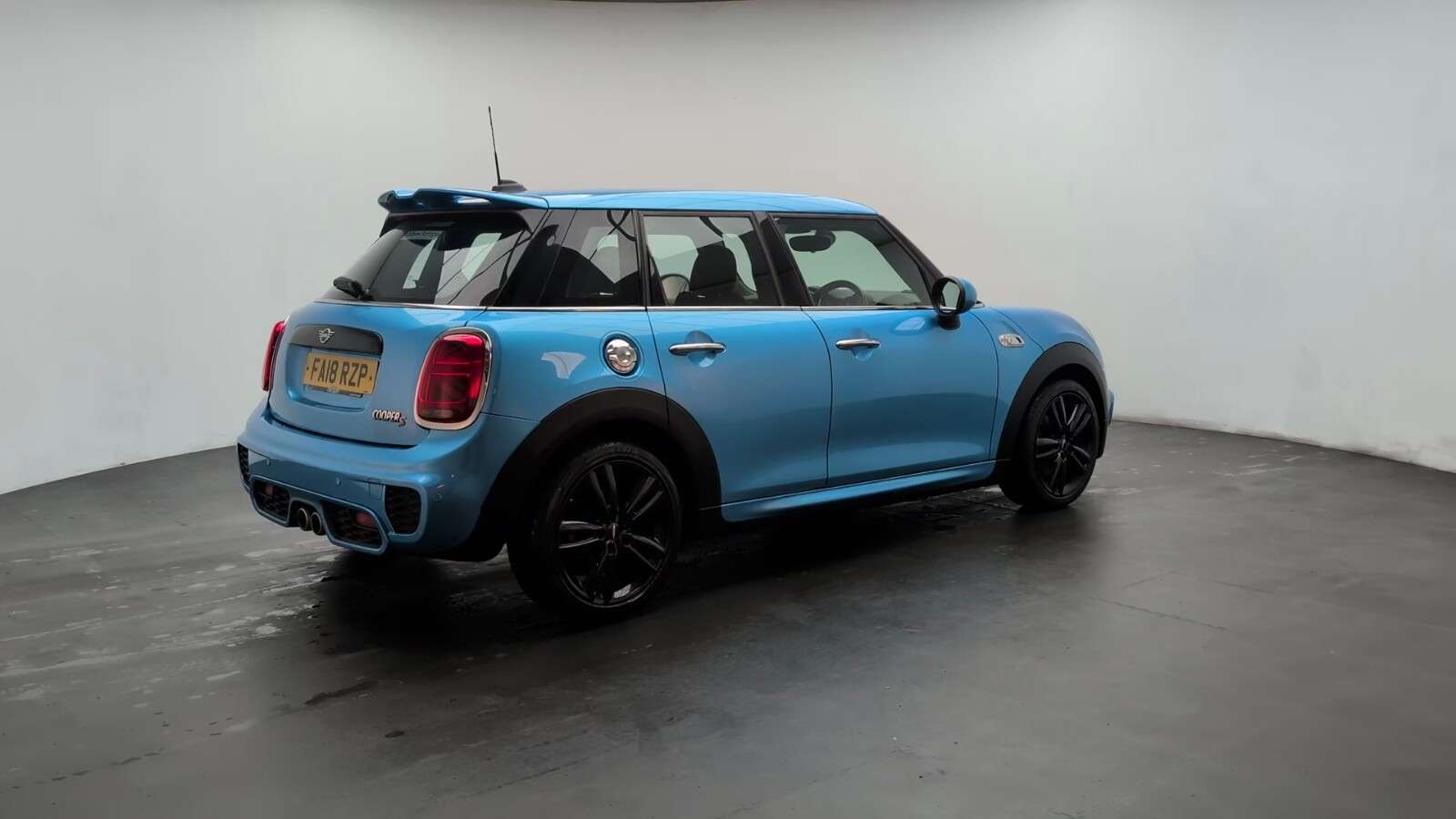 A 2018 MINI HATCH 2.0 Cooper S Hatchback 5dr Petrol Steptronic Euro 6 (s/s) (192 ps) - SAT NA A 2018 MINI HATCH 2.0 Cooper S Hatchback 5dr Petrol Steptronic Euro 6 (s/s) (192 ps) - SAT NA
