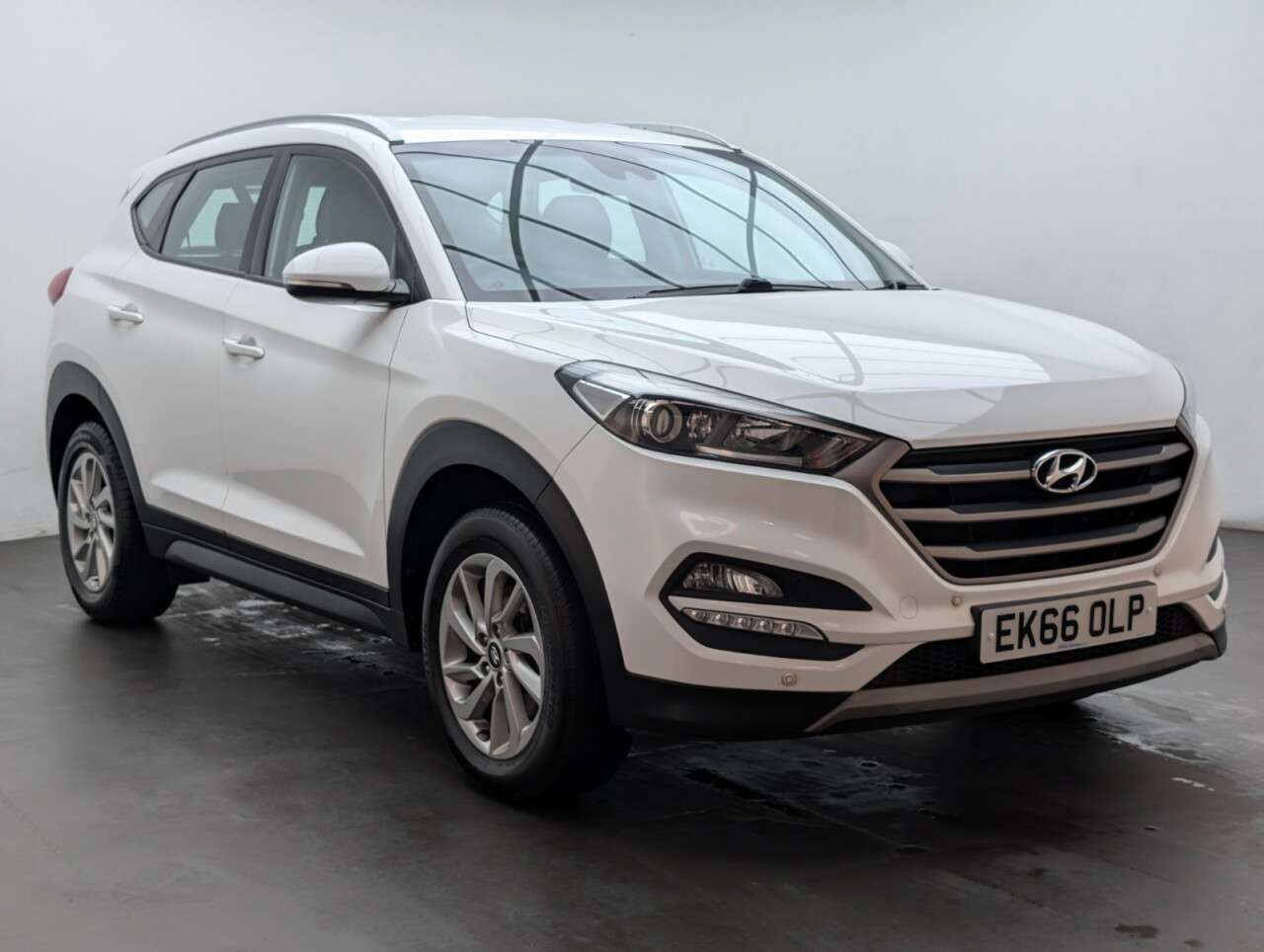 A 2016 HYUNDAI TUCSON 1.6 GDi Blue Drive SE Nav SUV 5dr Petrol Manual Euro 6 (s/s) (132 ps) HEATE A 2016 HYUNDAI TUCSON 1.6 GDi Blue Drive SE Nav SUV 5dr Petrol Manual Euro 6 (s/s) (132 ps) HEATE