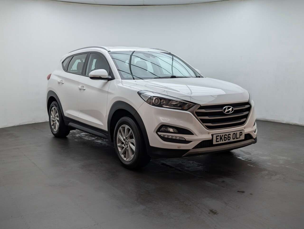 A 2016 HYUNDAI TUCSON 1.6 GDi Blue Drive SE Nav SUV 5dr Petrol Manual Euro 6 (s/s) (132 ps) HEATE A 2016 HYUNDAI TUCSON 1.6 GDi Blue Drive SE Nav SUV 5dr Petrol Manual Euro 6 (s/s) (132 ps) HEATE