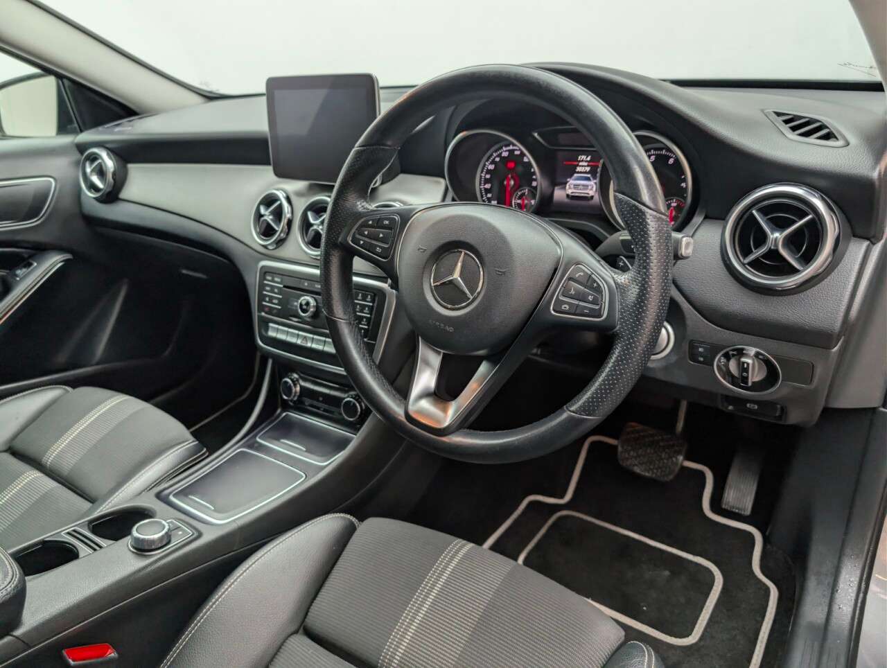 2019 MERCEDES-BENZ 180 2019 MERCEDES-BENZ 180