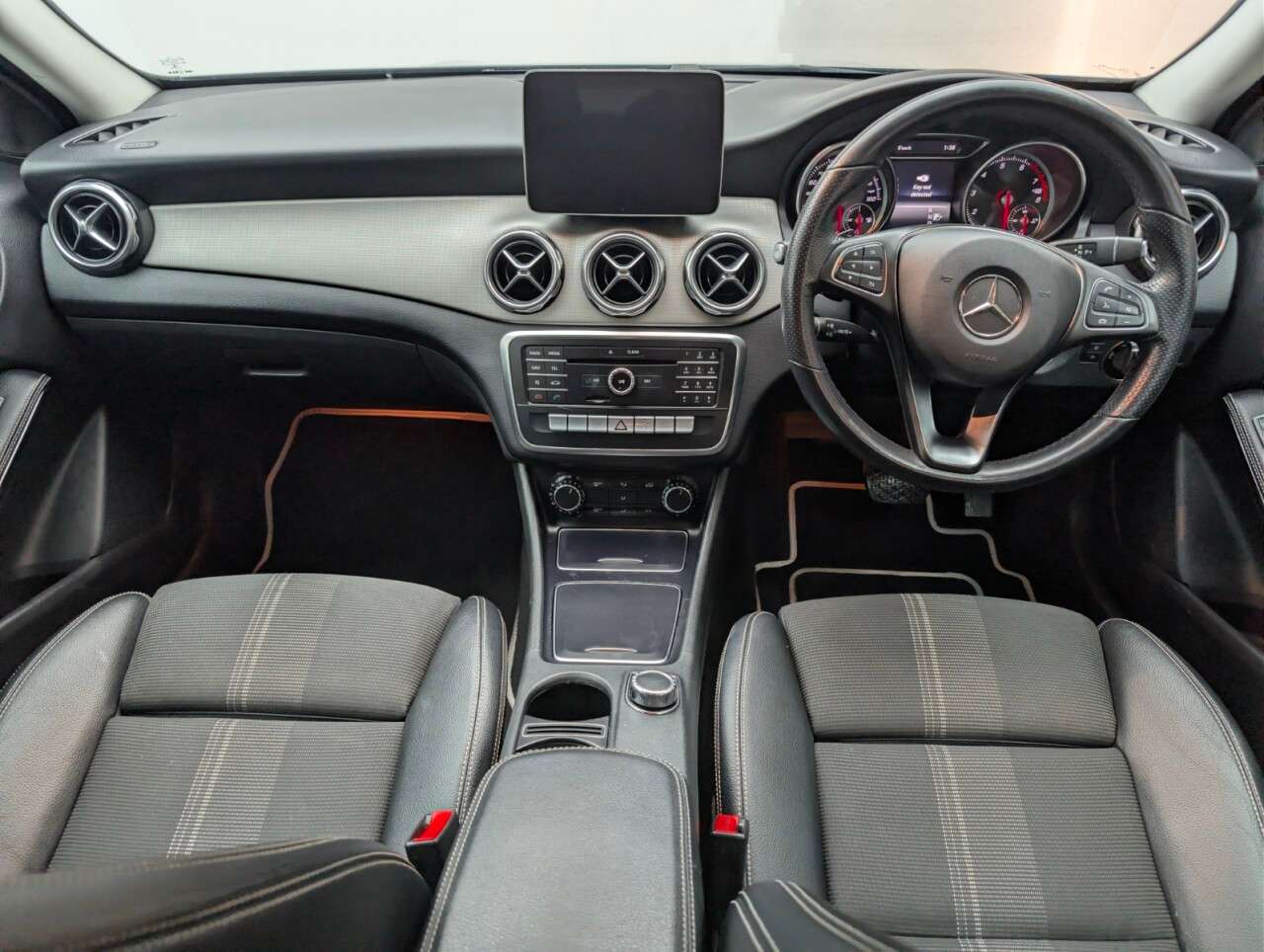 2019 MERCEDES-BENZ 180 2019 MERCEDES-BENZ 180